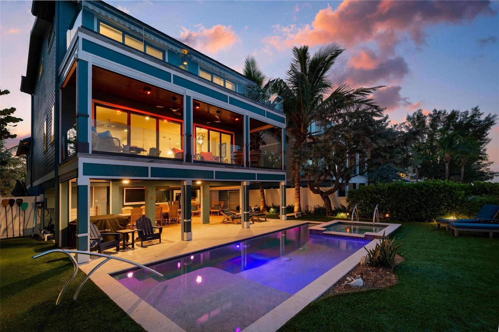 915 N SHORE DR
