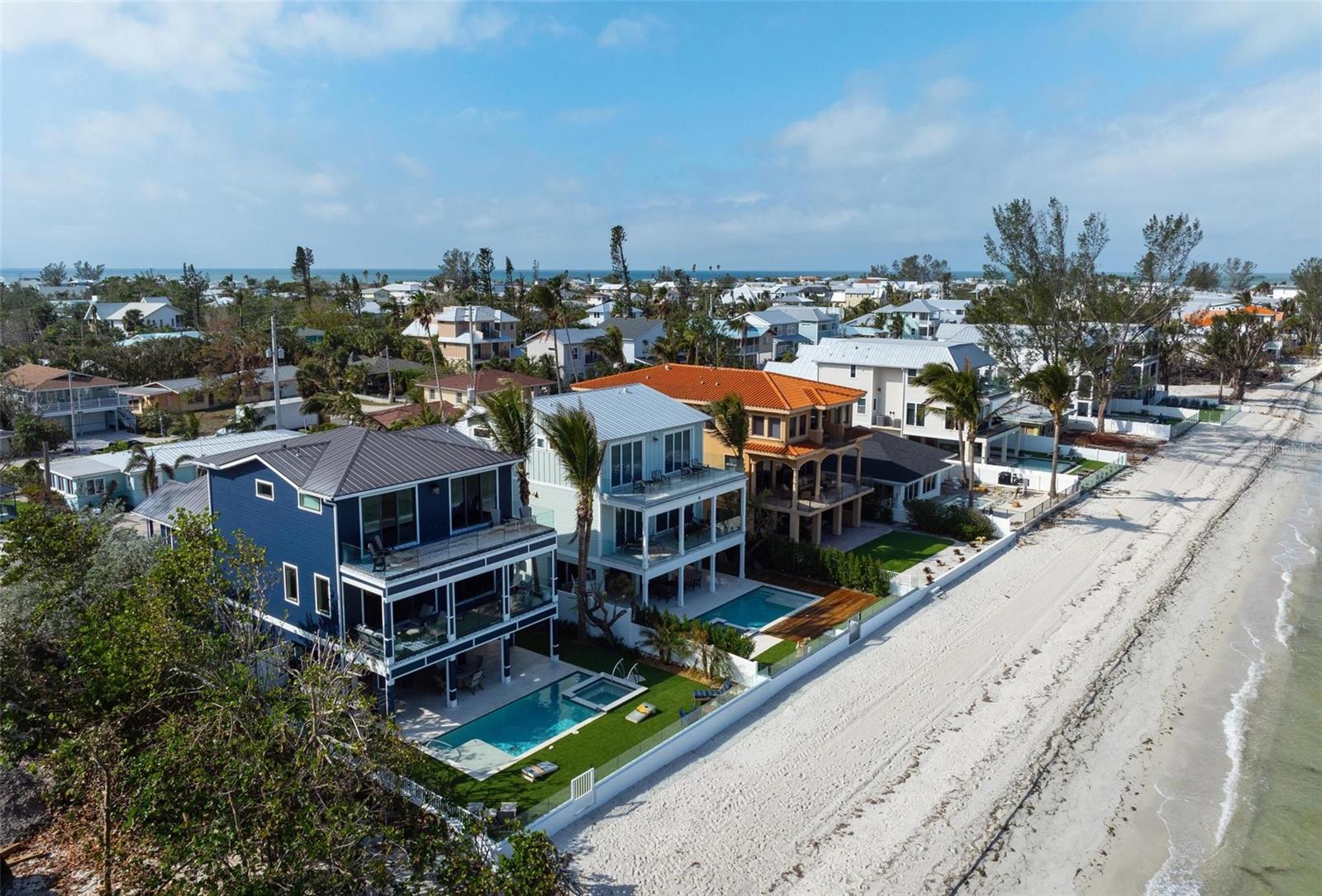 915 N SHORE DR
