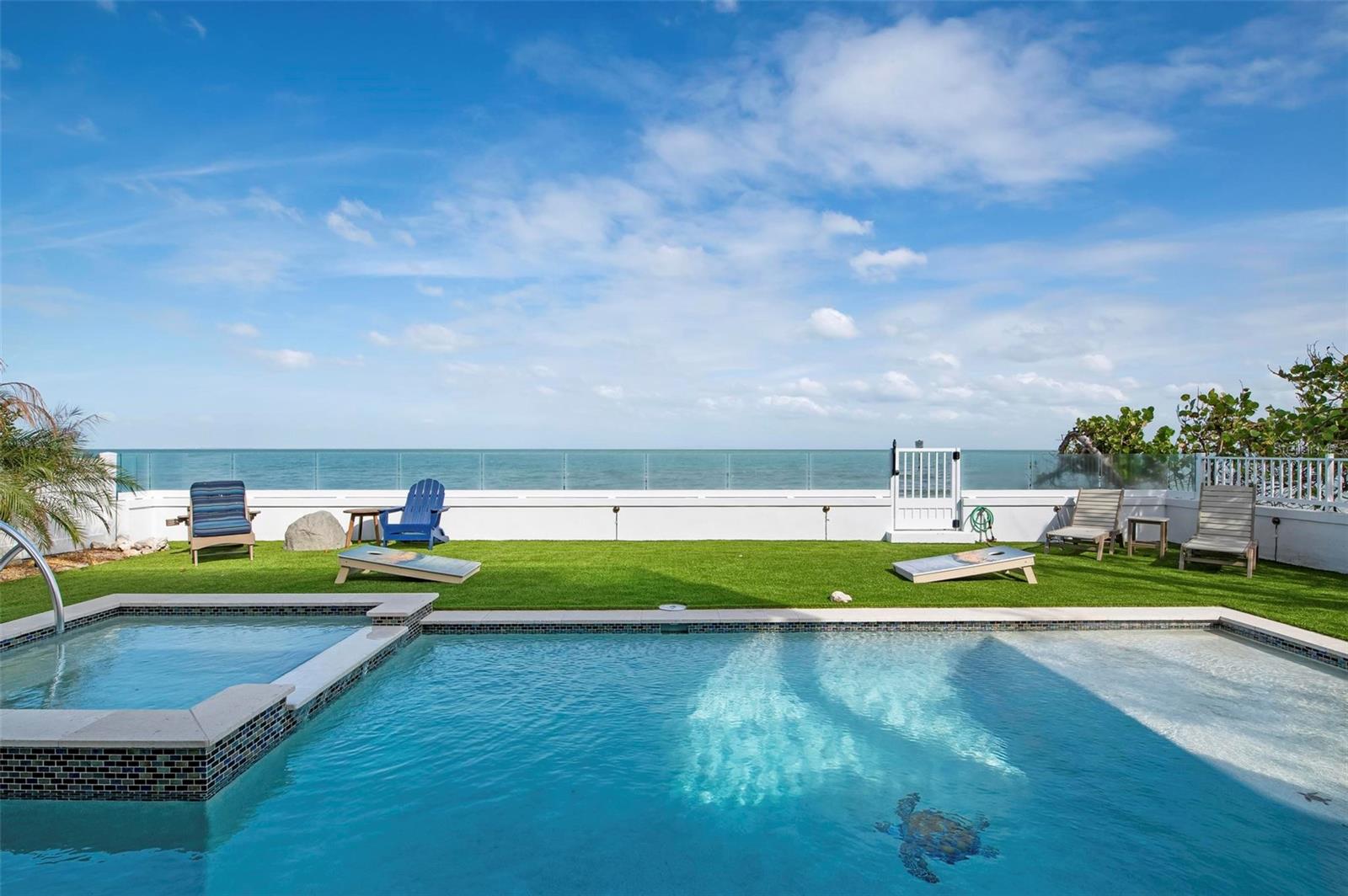 915 N SHORE DR