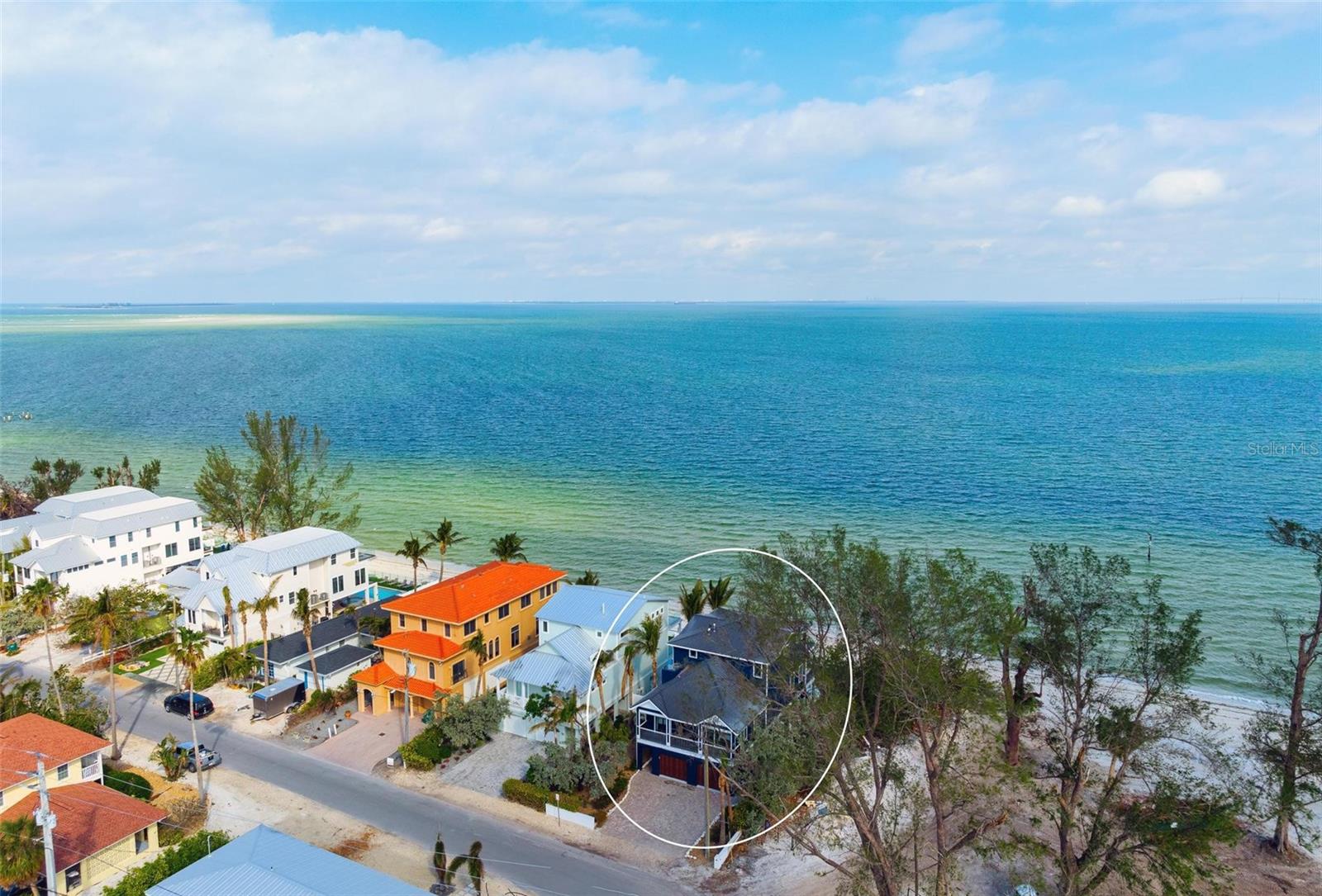 915 N SHORE DR