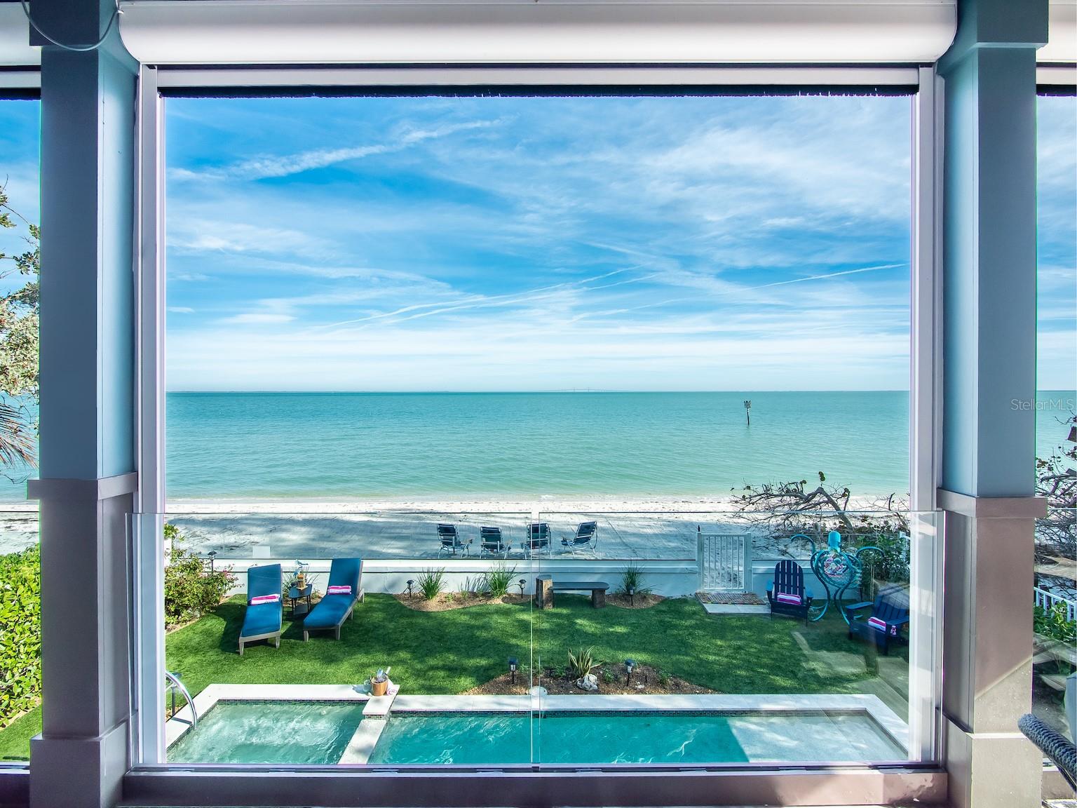 915 N SHORE DR