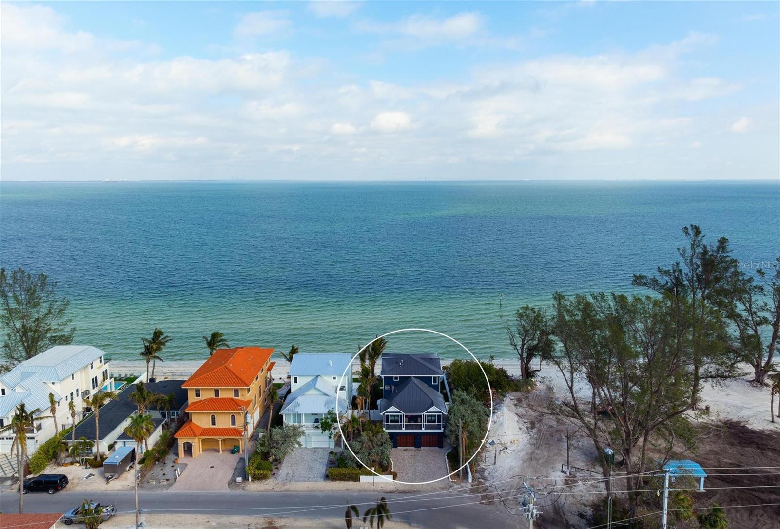 915 N SHORE DR