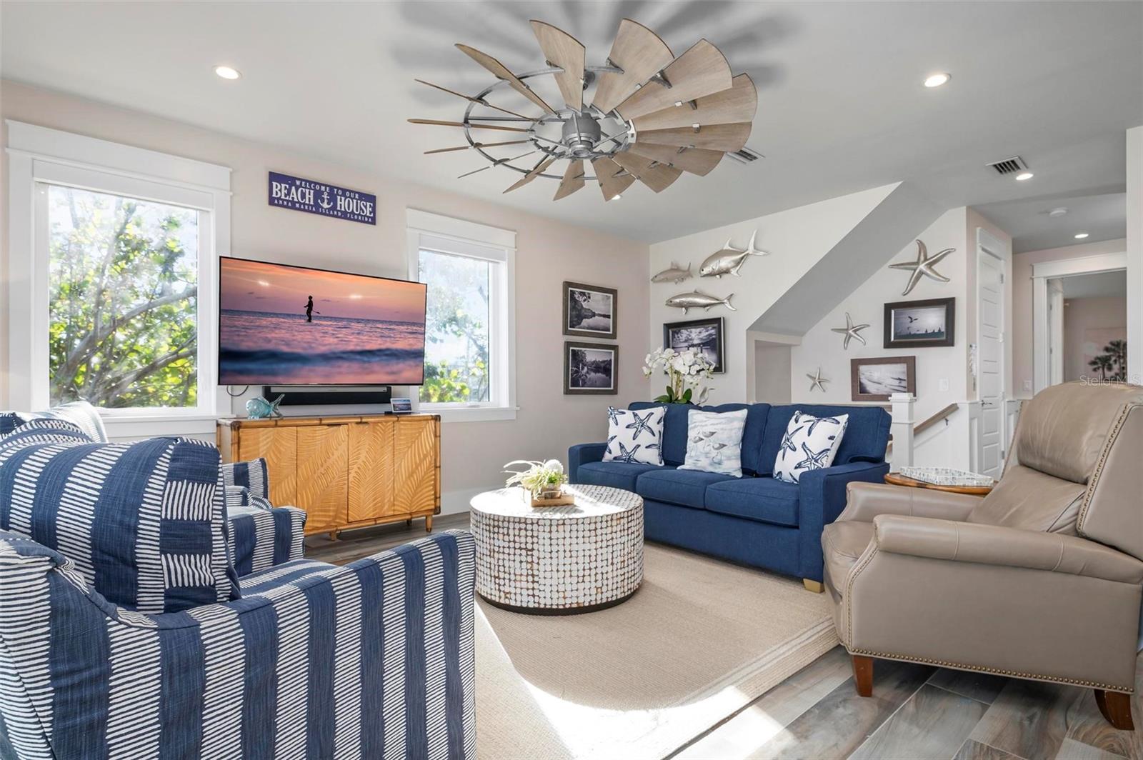 915 N SHORE DR