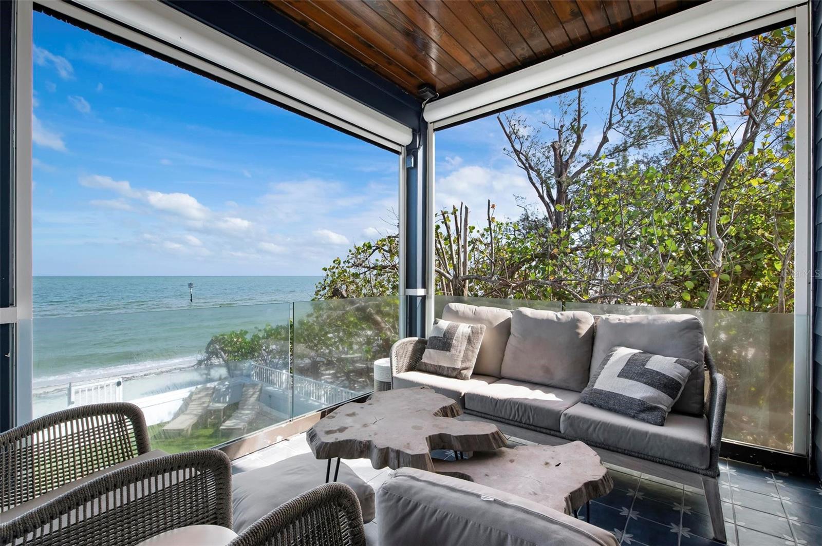 915 N SHORE DR