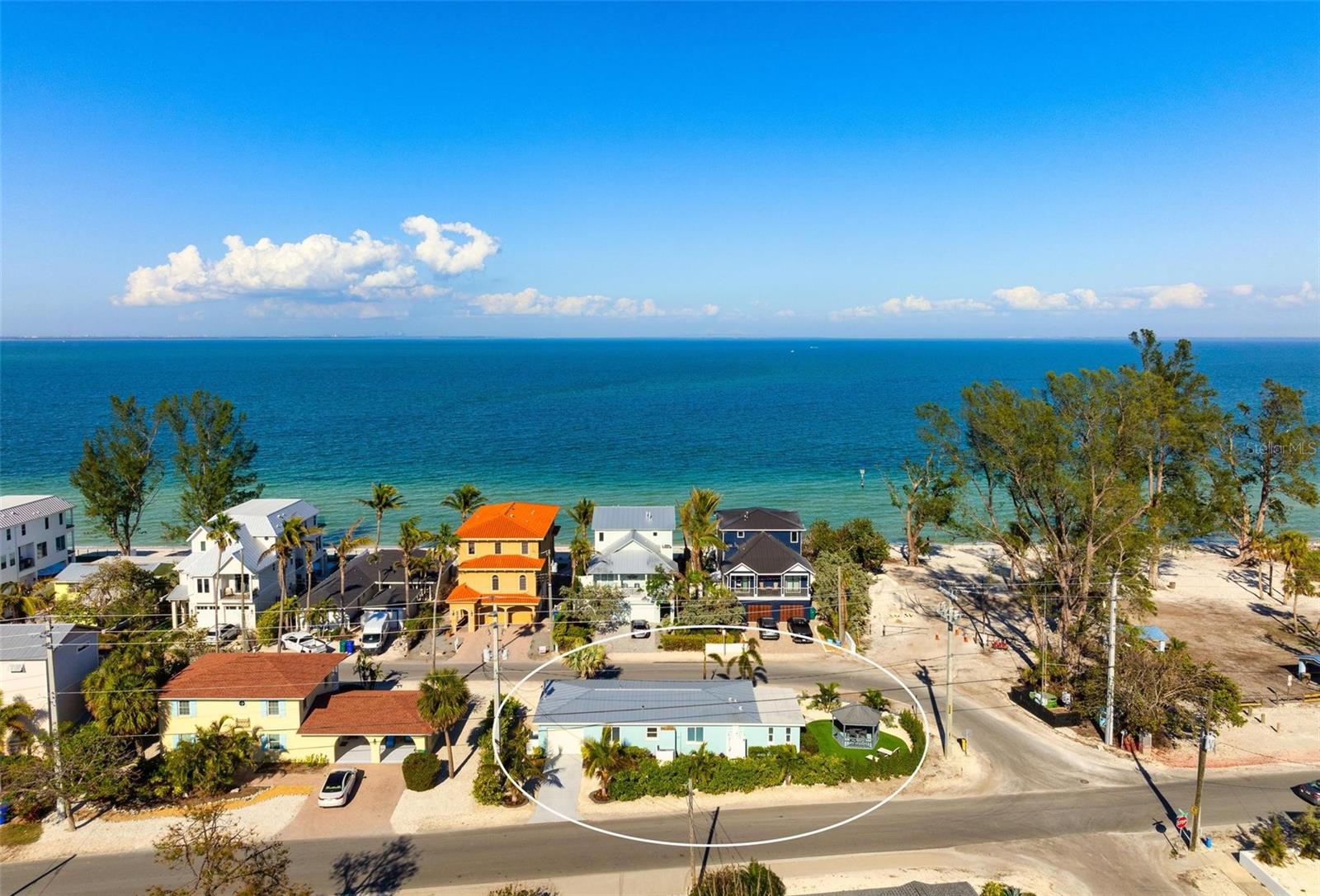 912 N SHORE DR