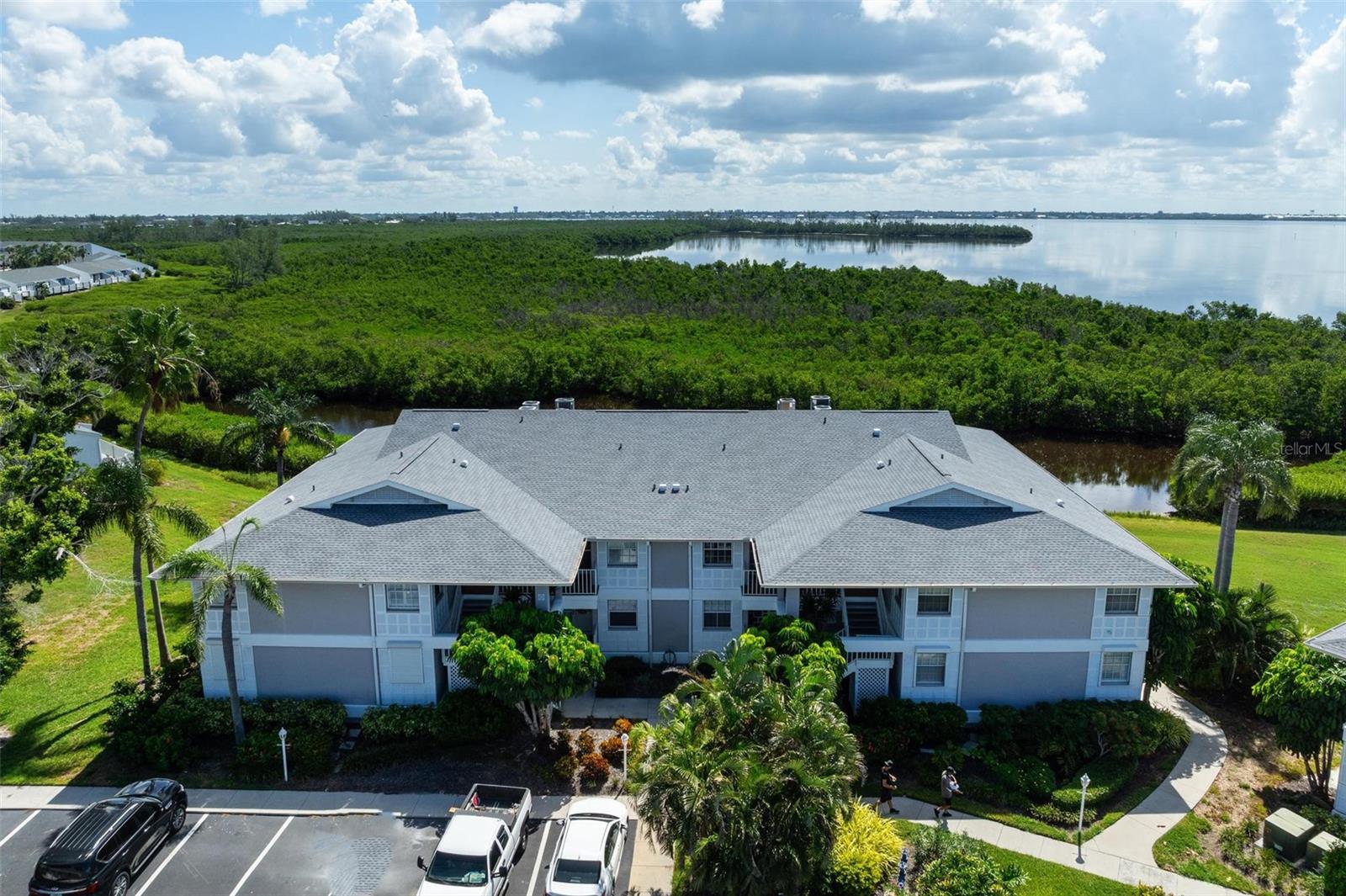 1103 EDGEWATER CIR #1103