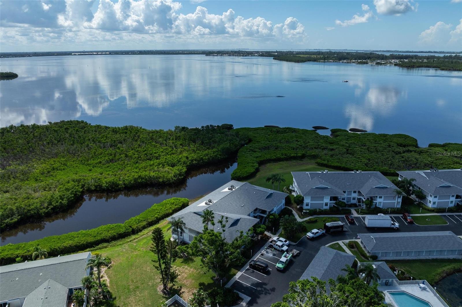 1103 EDGEWATER CIR #1103