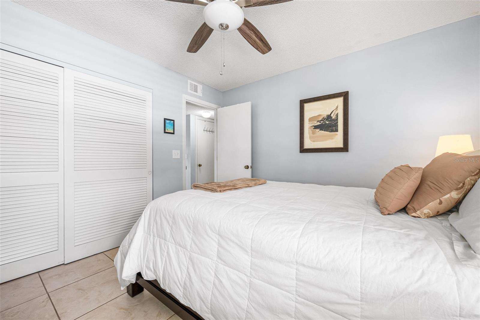 1103 EDGEWATER CIR #1103