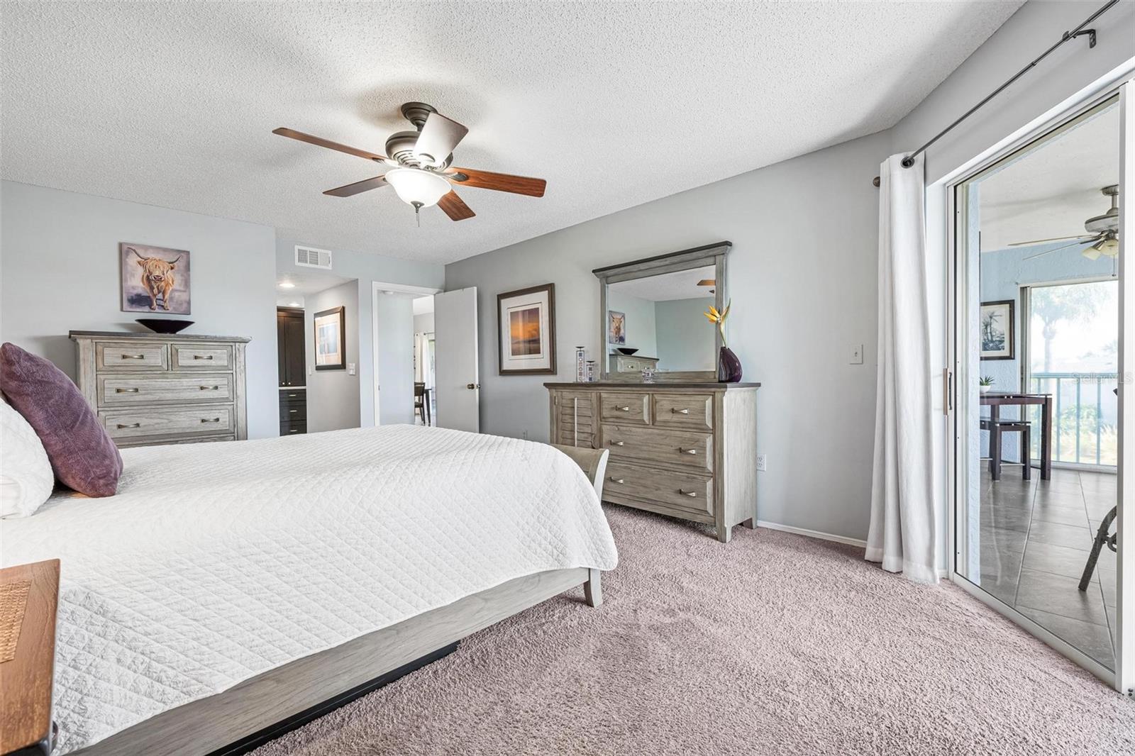 1103 EDGEWATER CIR #1103