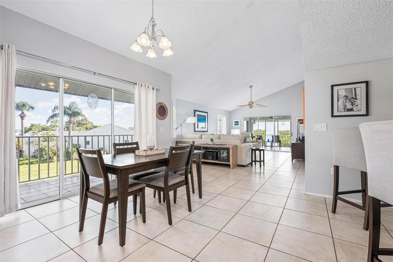 1103 EDGEWATER CIR #1103