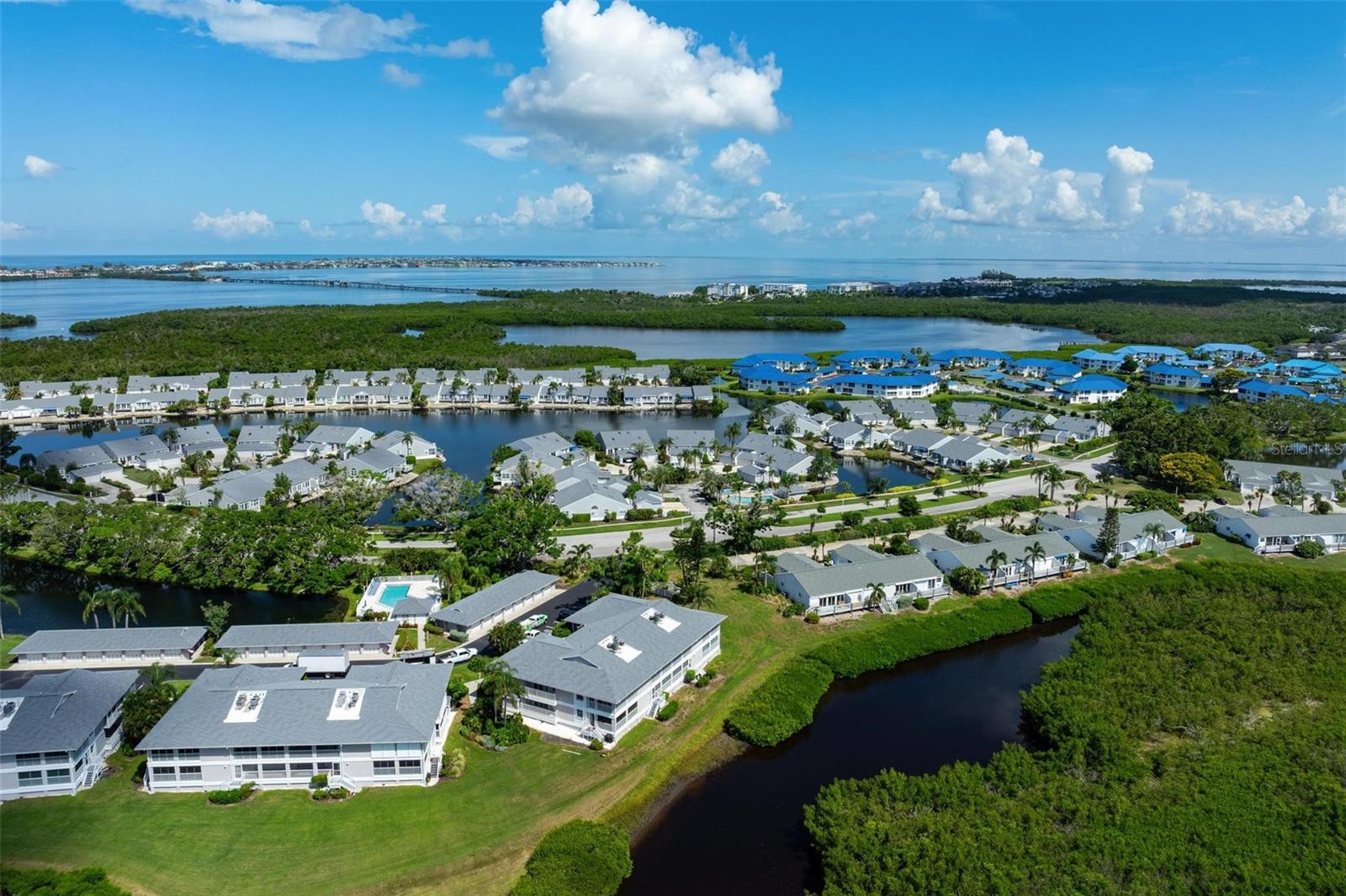 1103 EDGEWATER CIR #1103