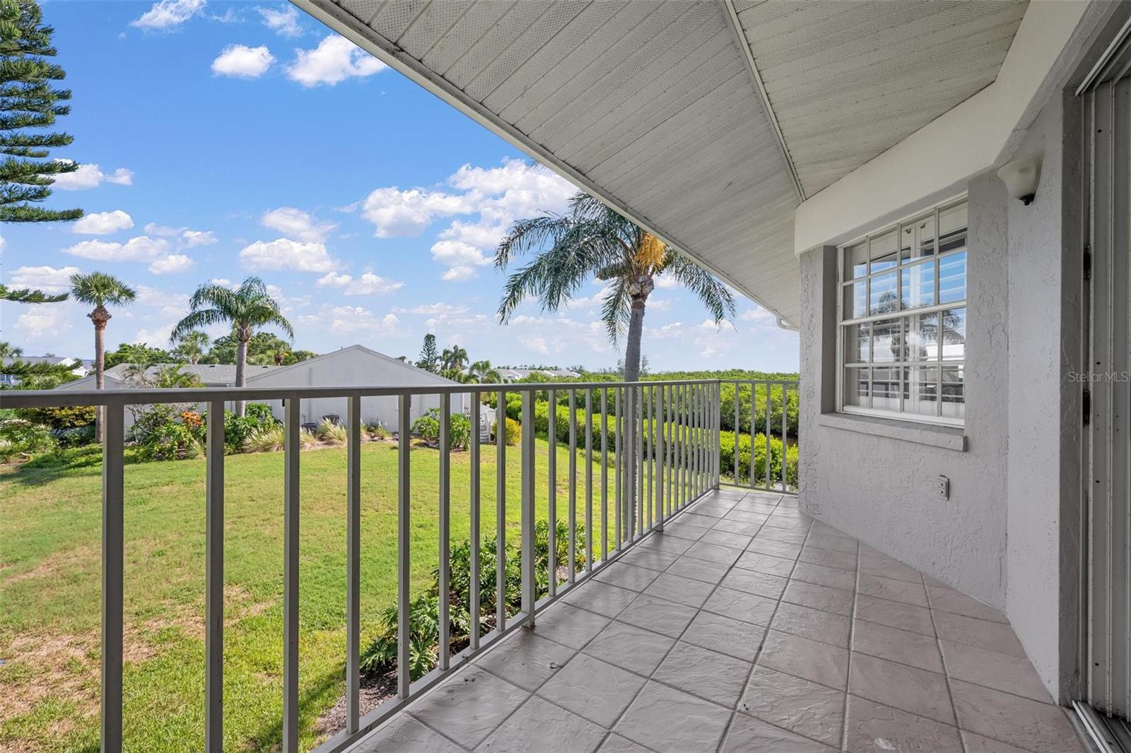 1103 EDGEWATER CIR #1103