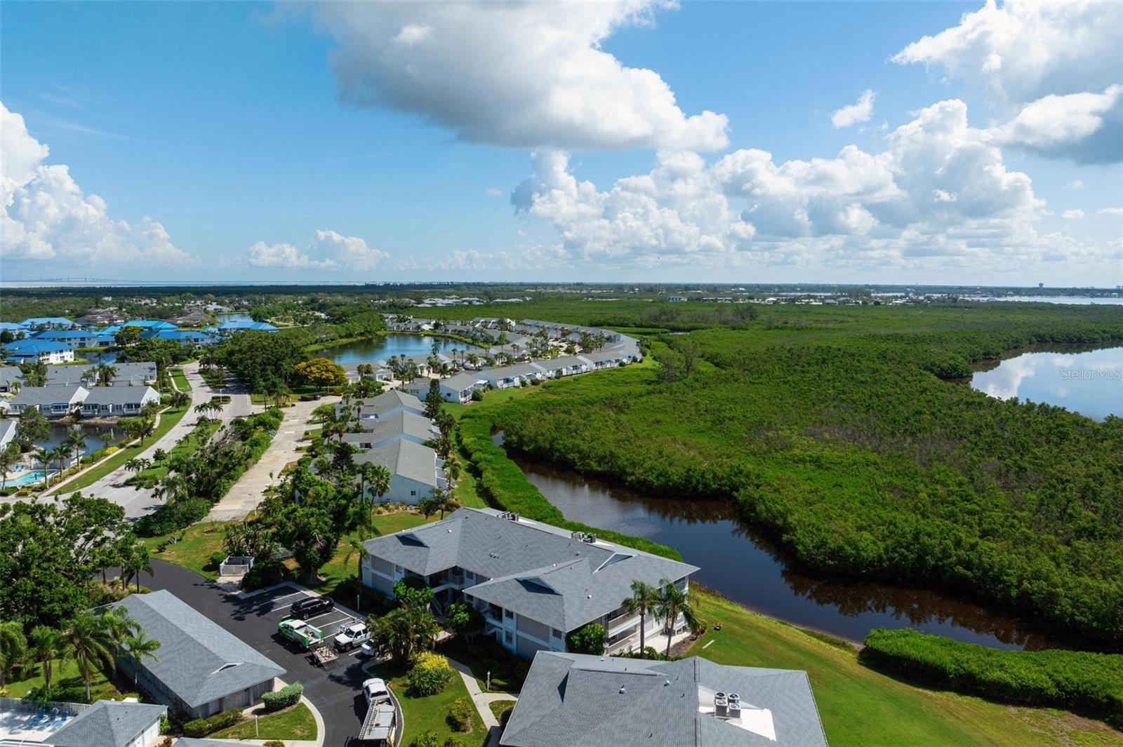 1103 EDGEWATER CIR #1103