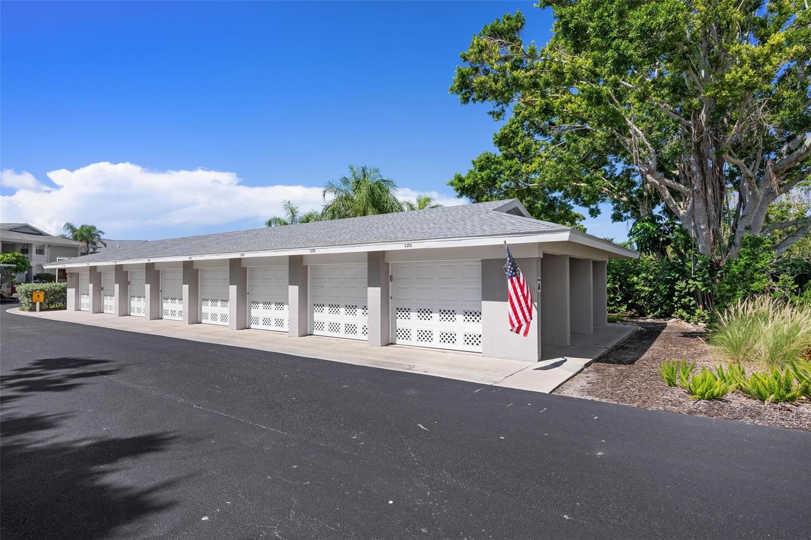 1103 EDGEWATER CIR #1103