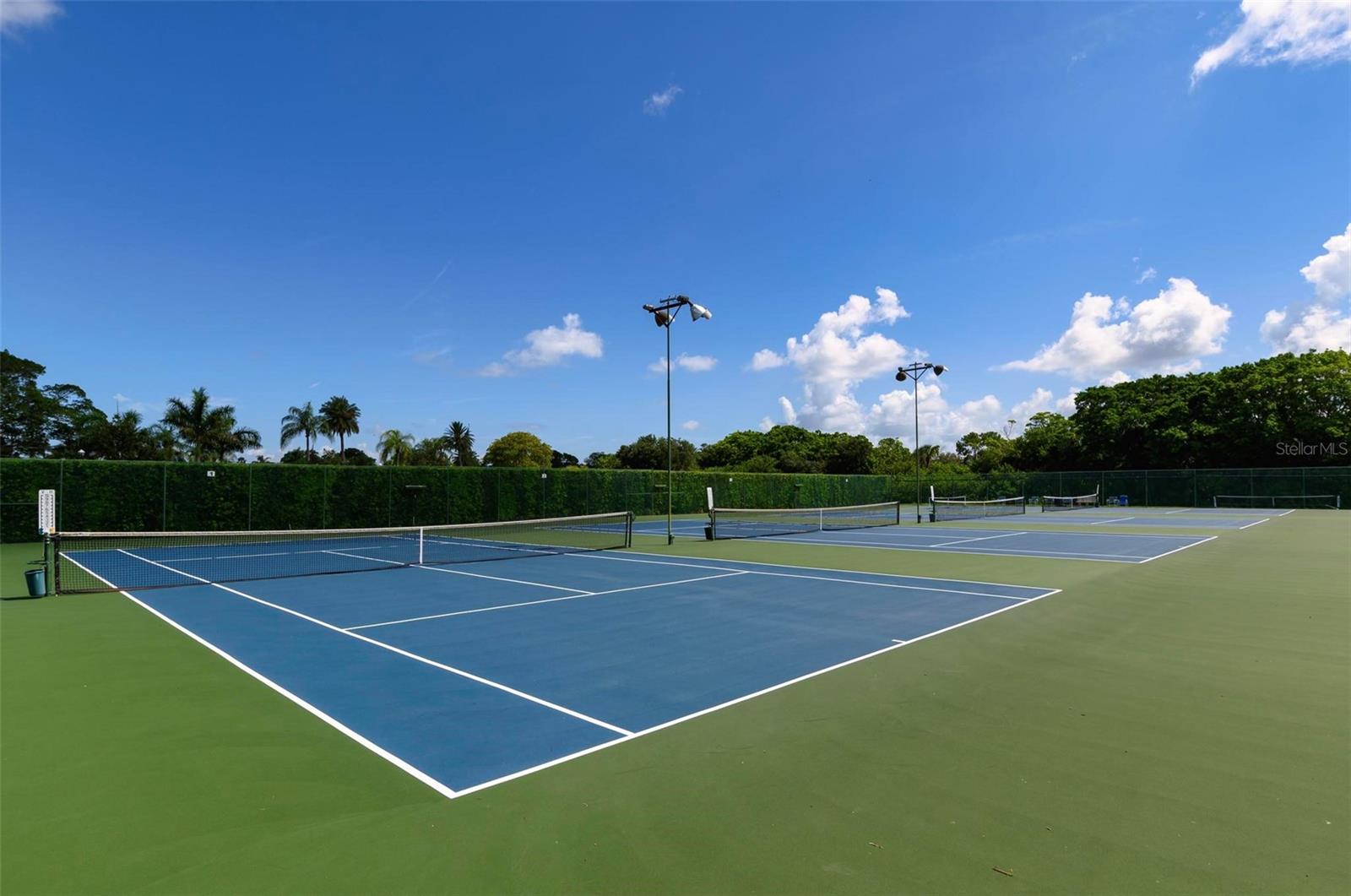 1103 EDGEWATER CIR #1103