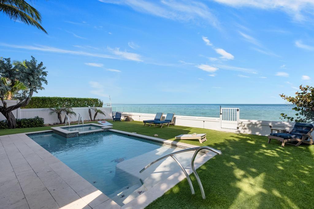 915 N SHORE DR