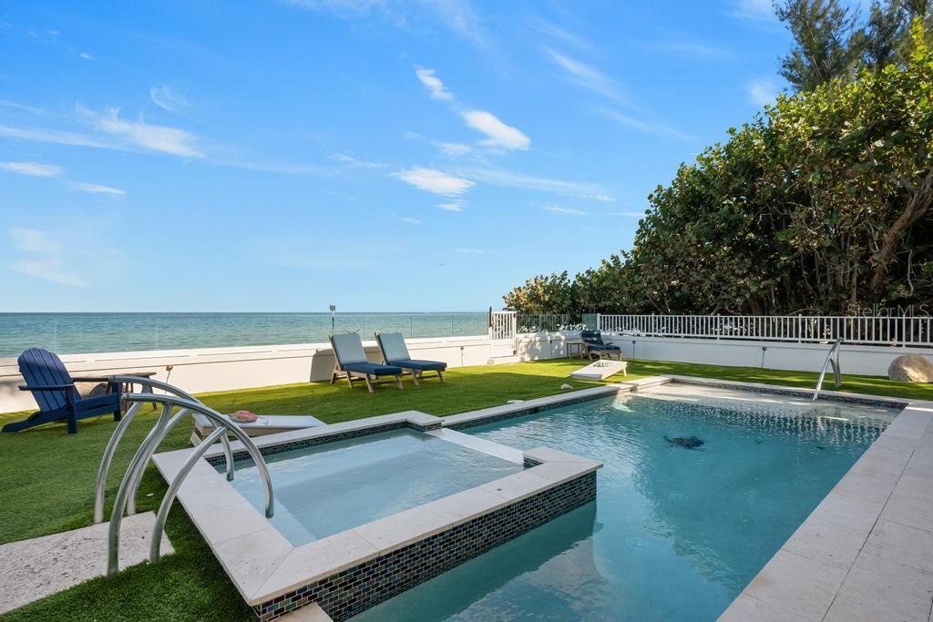 915 N SHORE DR
