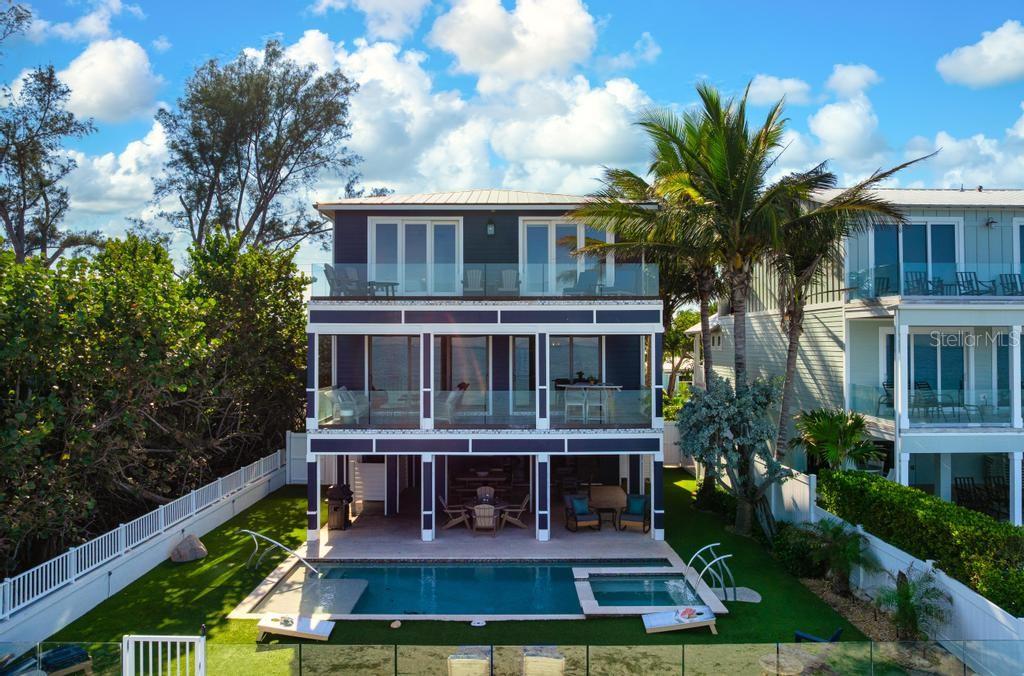 915 N SHORE DR