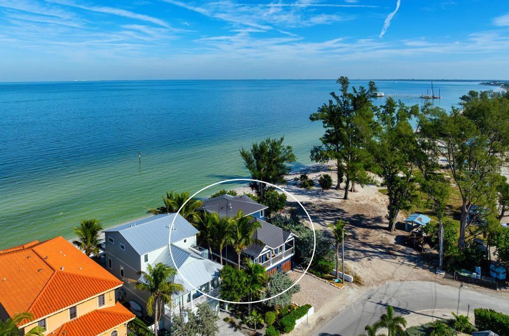915 N SHORE DR