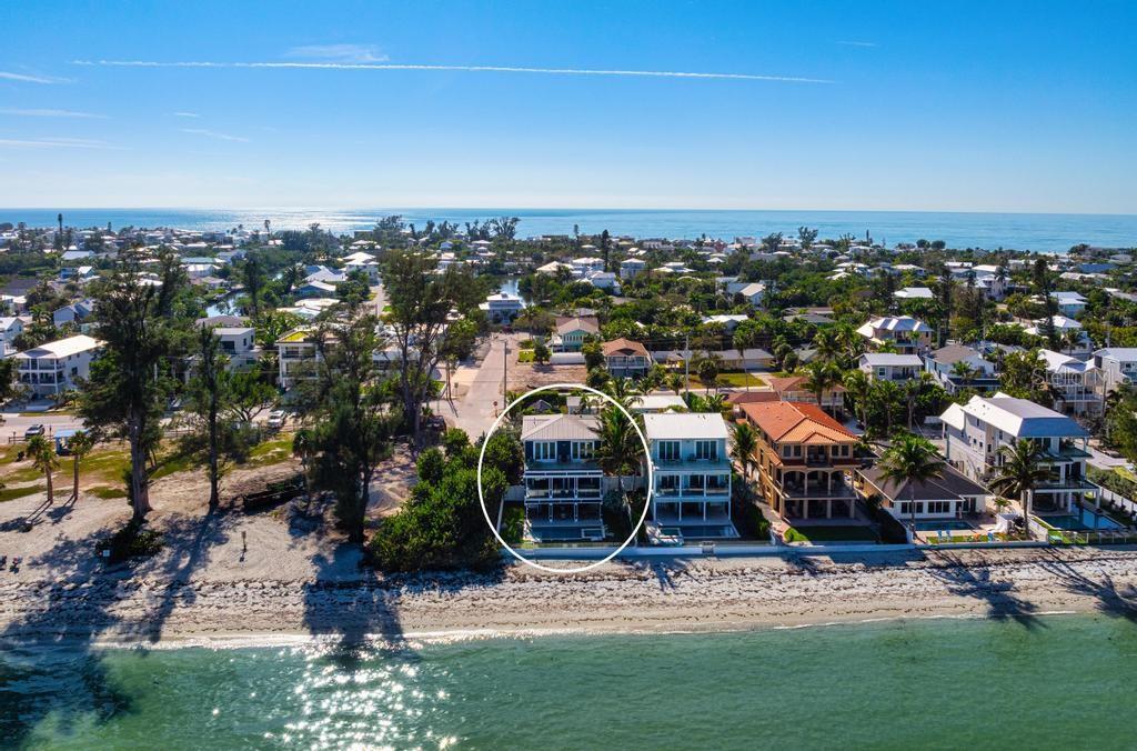915 N SHORE DR