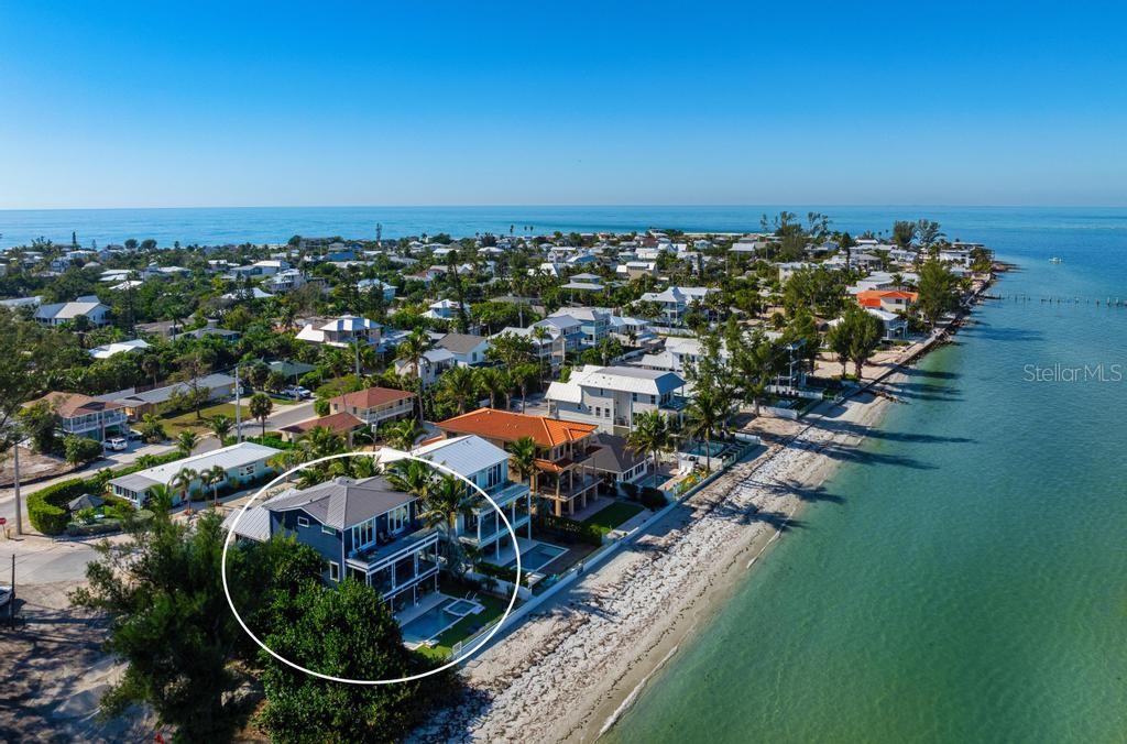 915 N SHORE DR