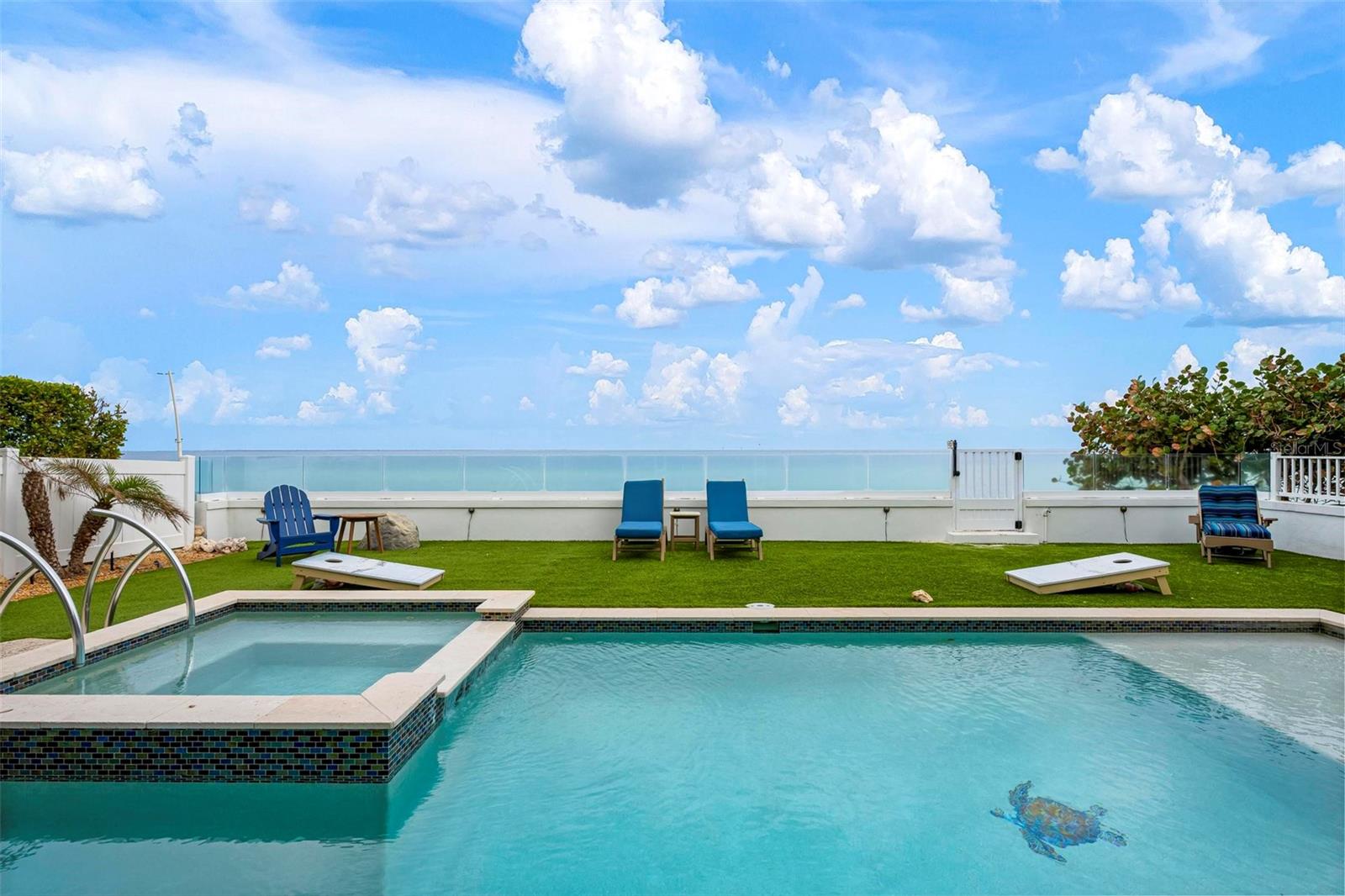 915 N SHORE DR