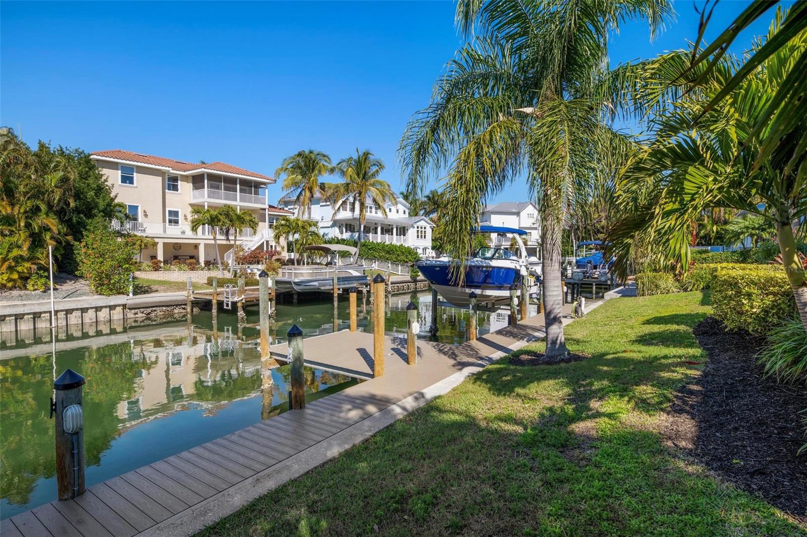 607 NORTH POINT DR