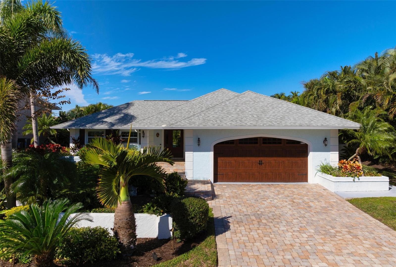 607 NORTH POINT DR
