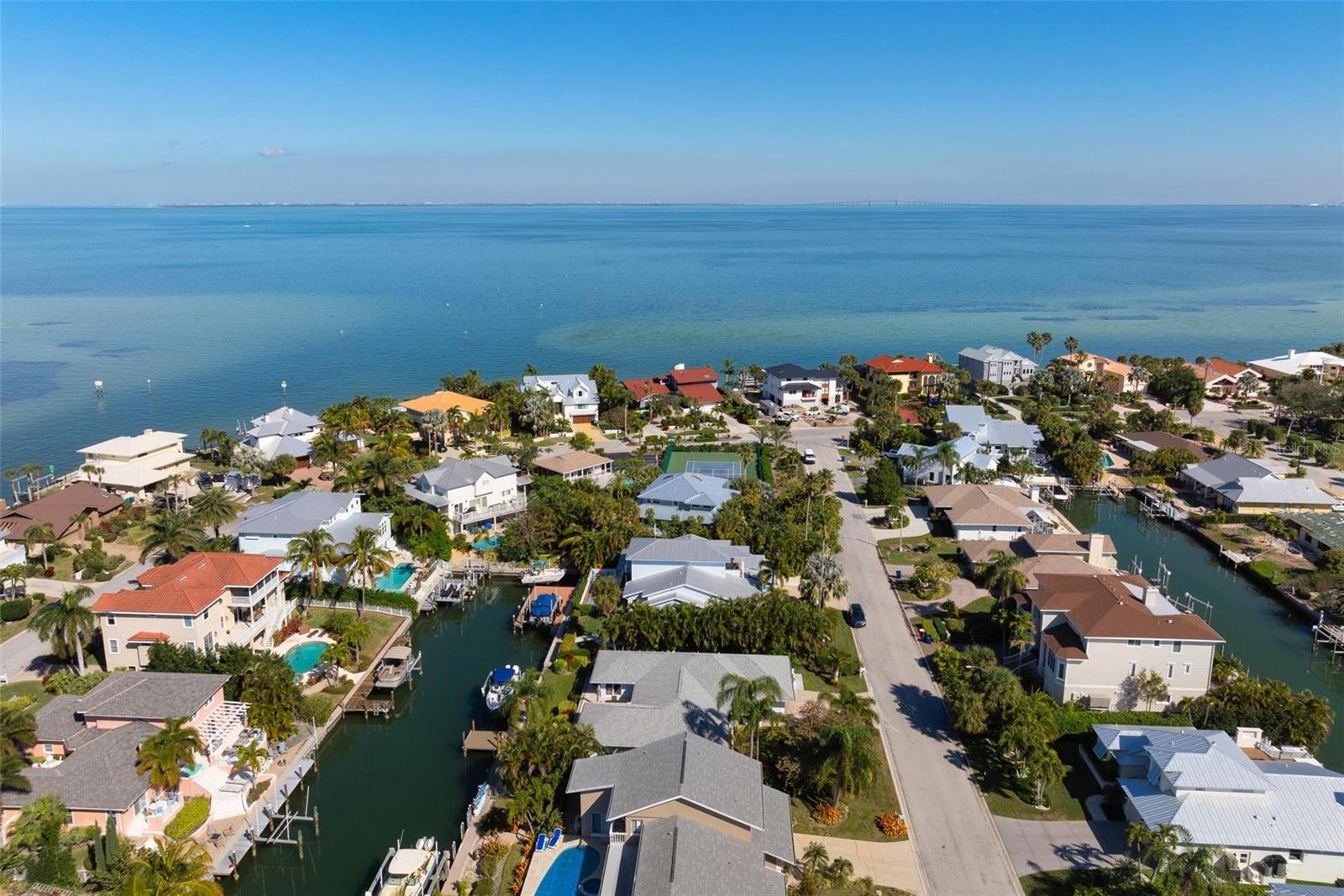 607 NORTH POINT DR
