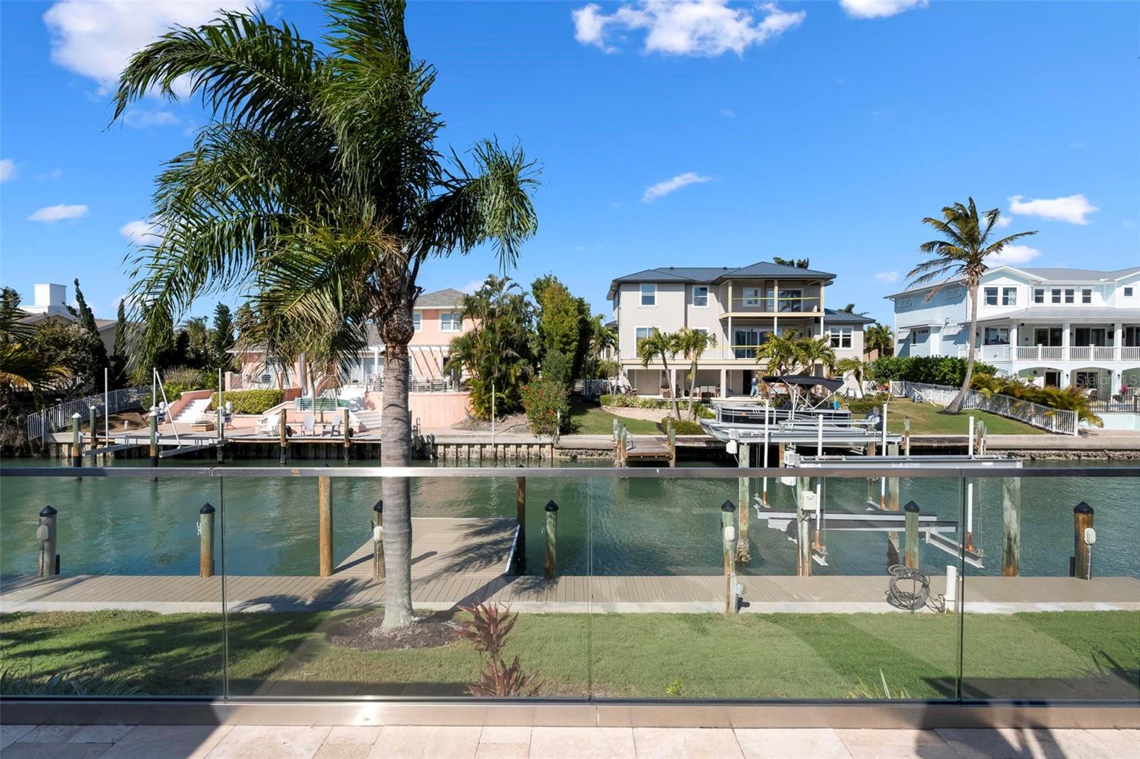 607 NORTH POINT DR