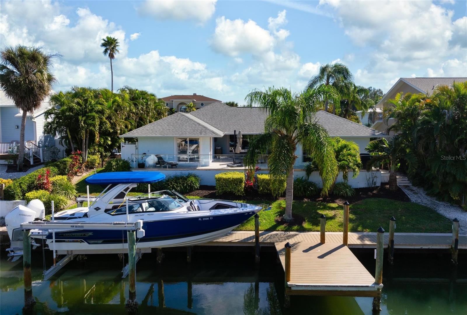 607 NORTH POINT DR