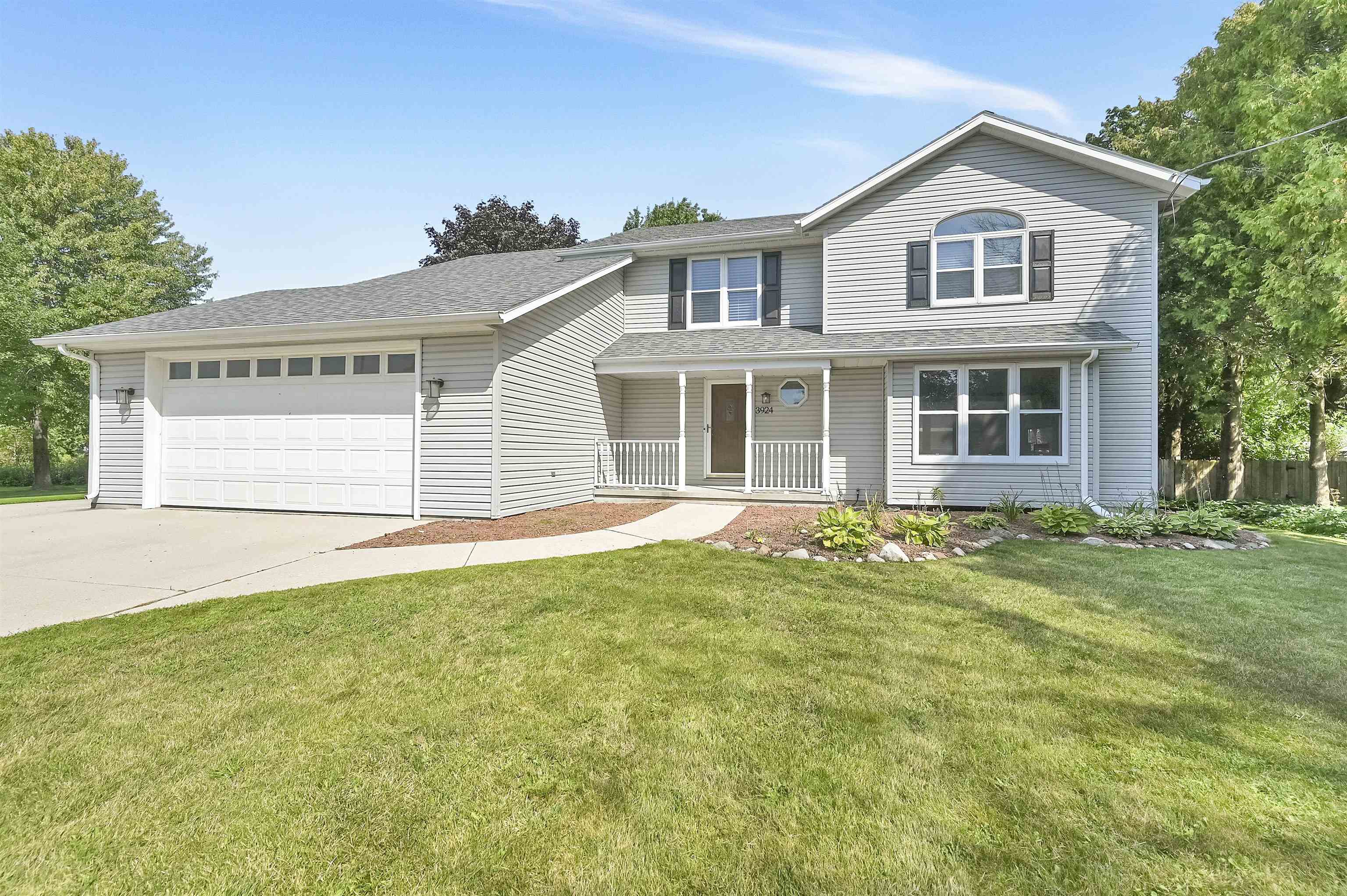 3924 WOODLAWN Court