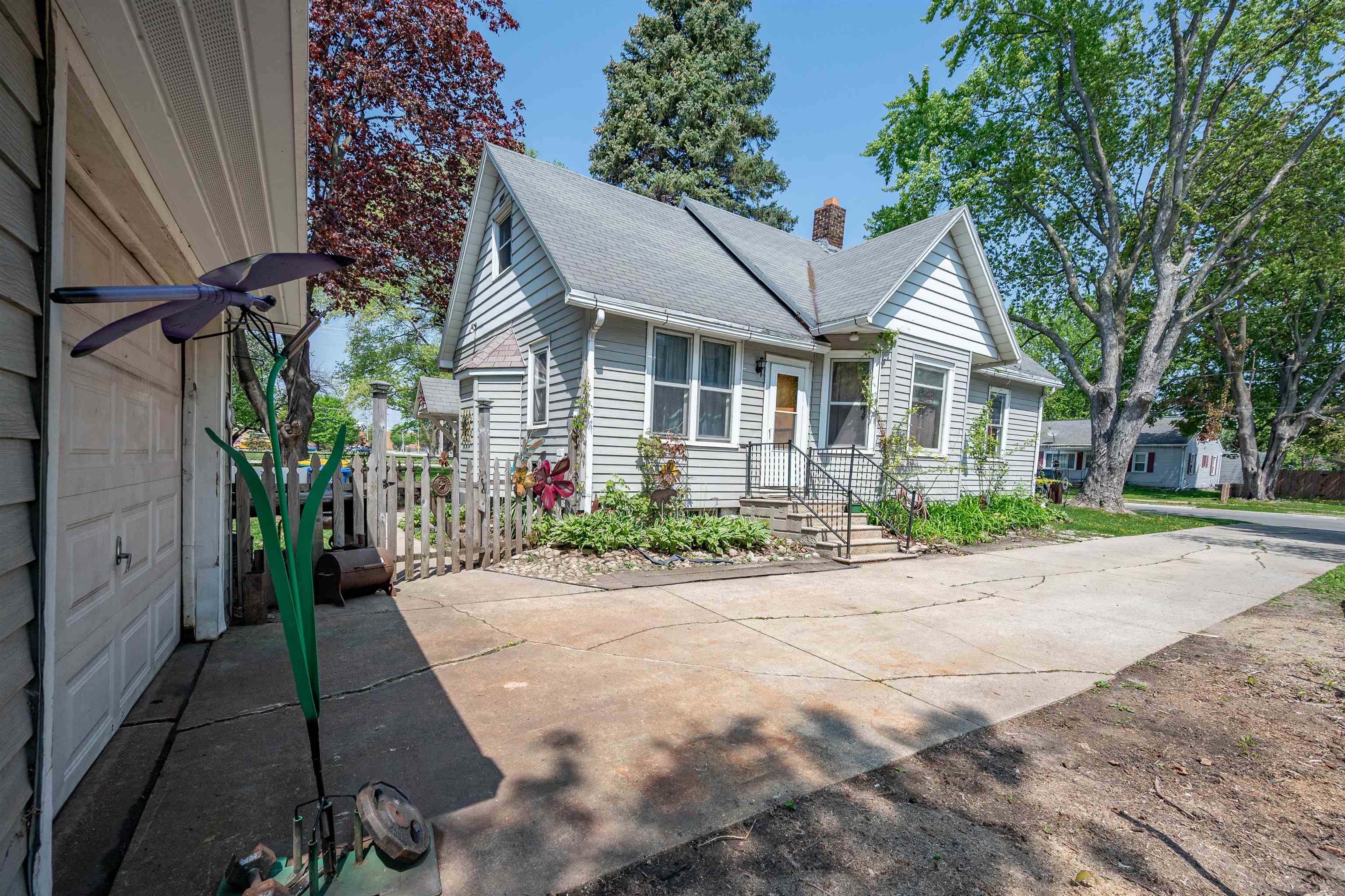 914 REBER Street