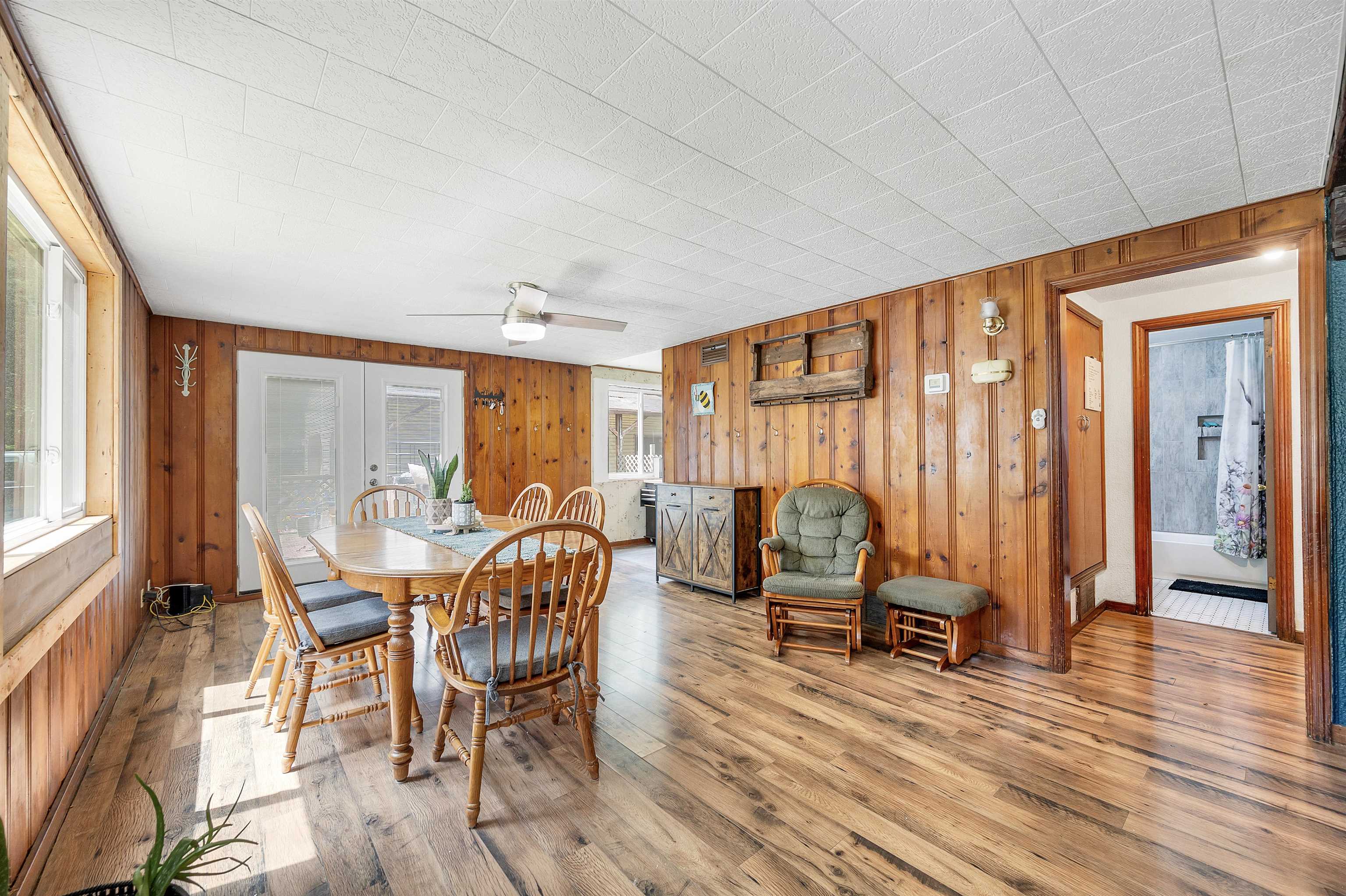 W8894 CLOVERLEAF LAKE Road