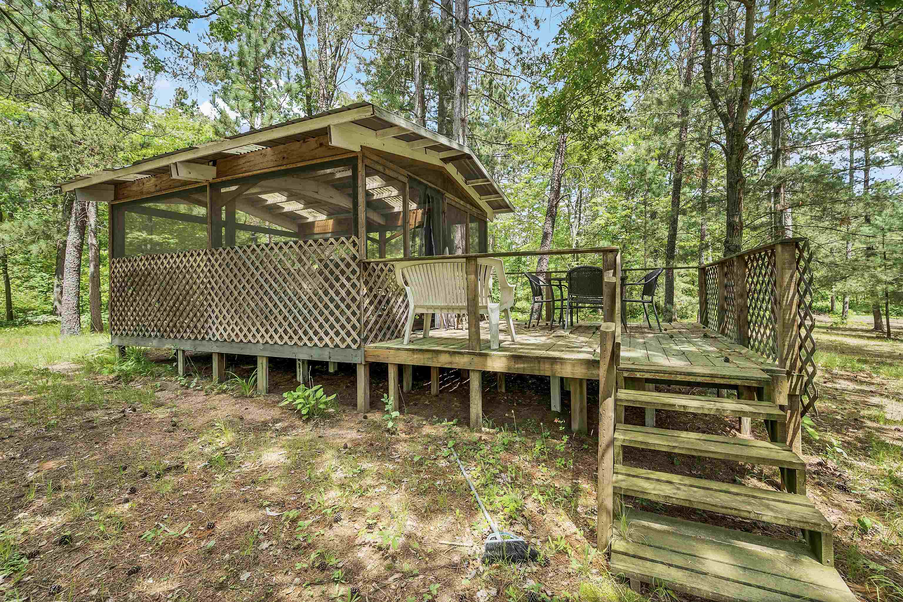 W8894 CLOVERLEAF LAKE Road