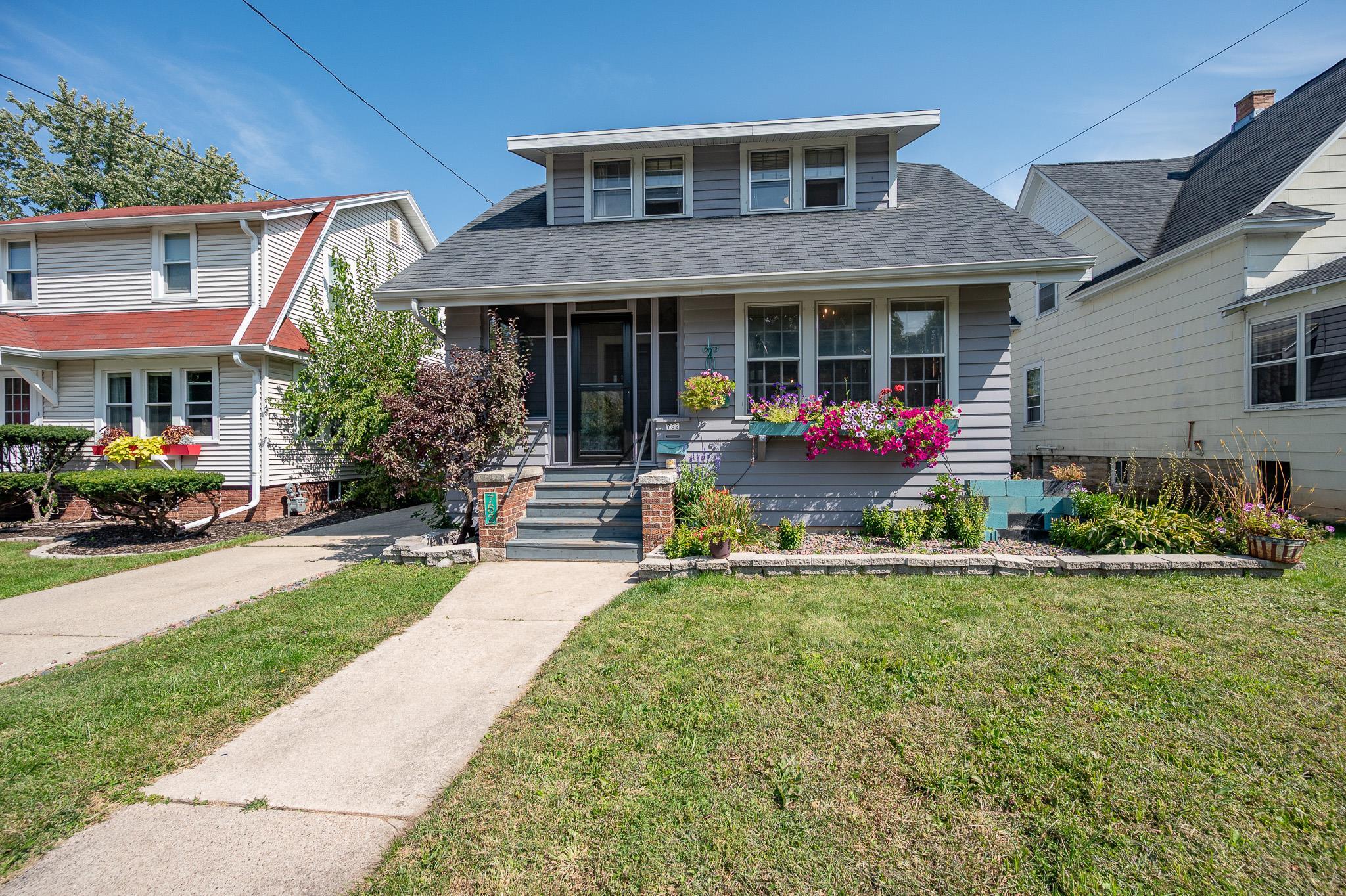 762 POWERS Street