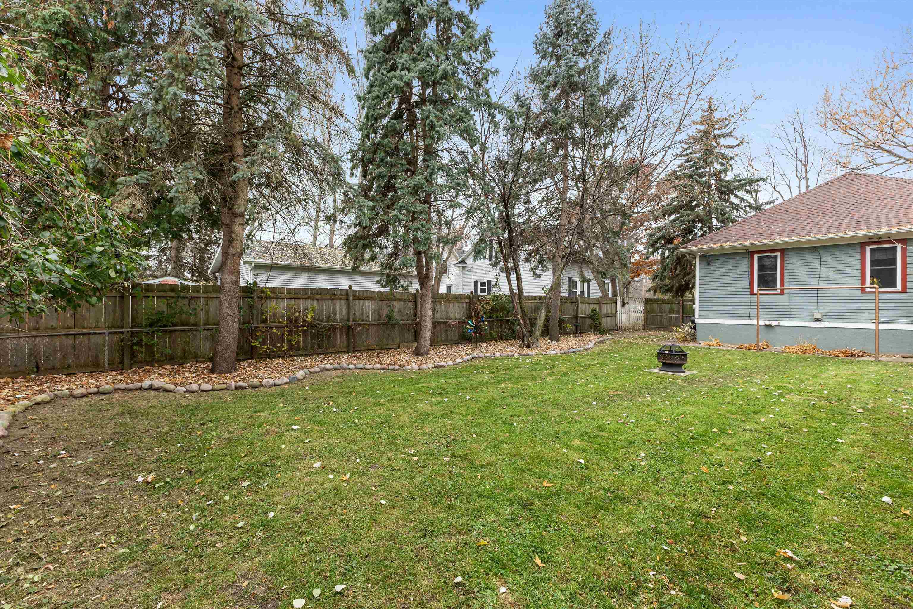 817 S OAKLAND Avenue