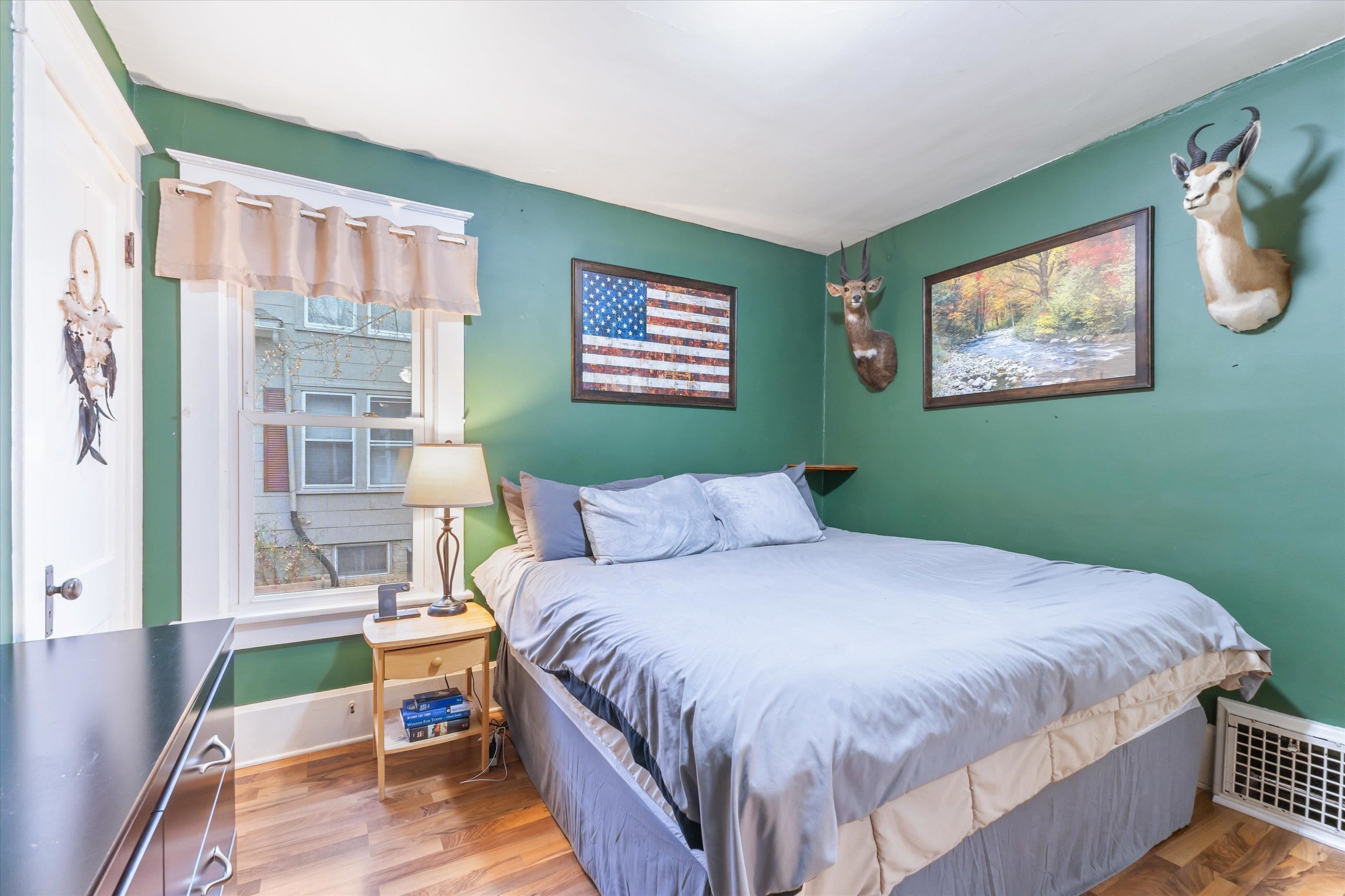 817 S OAKLAND Avenue