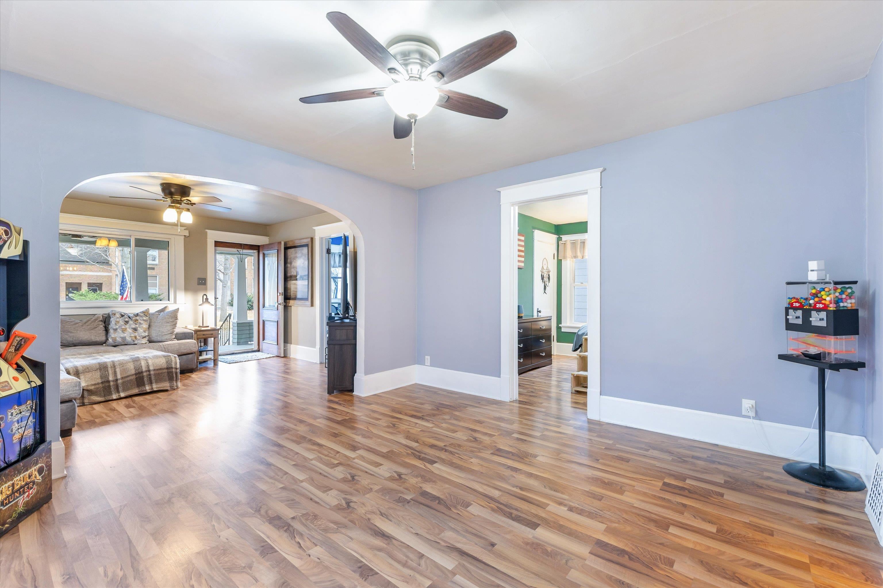 817 S OAKLAND Avenue