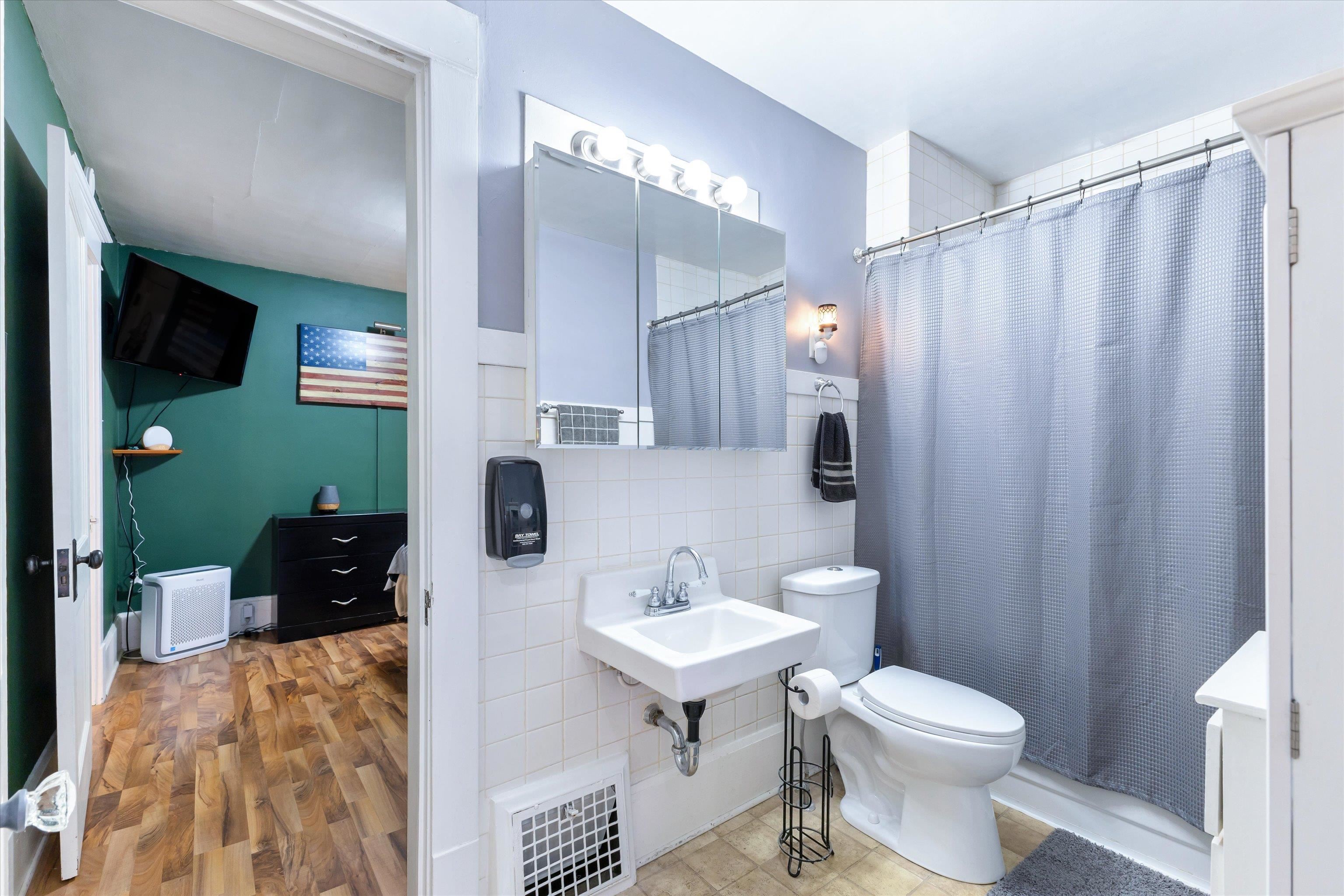 817 S OAKLAND Avenue