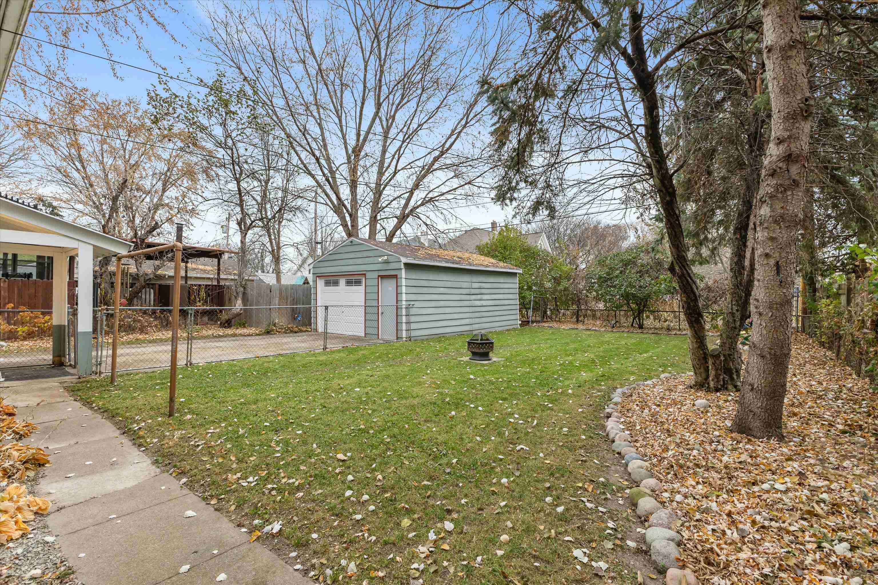 817 S OAKLAND Avenue