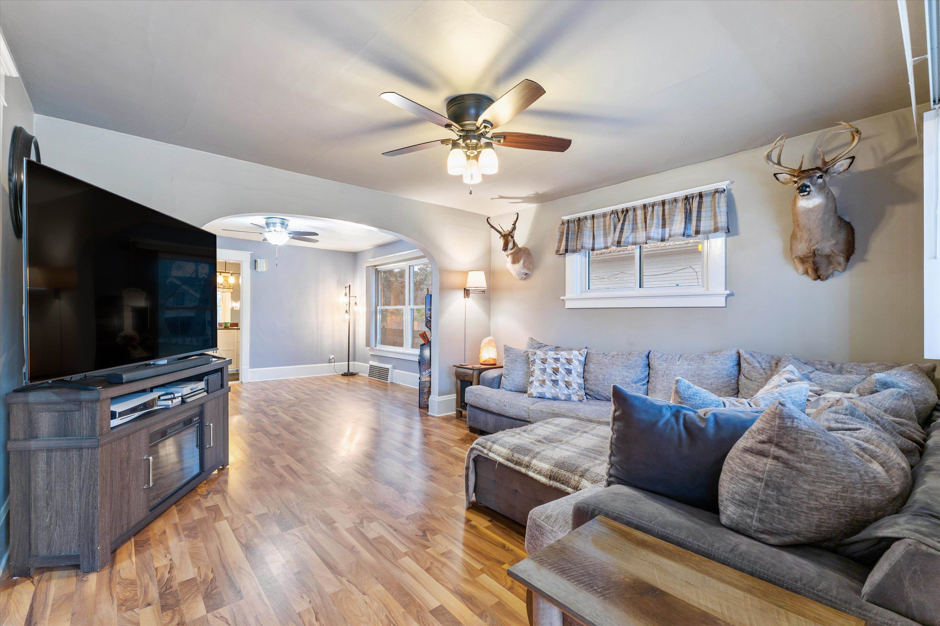 817 S OAKLAND Avenue