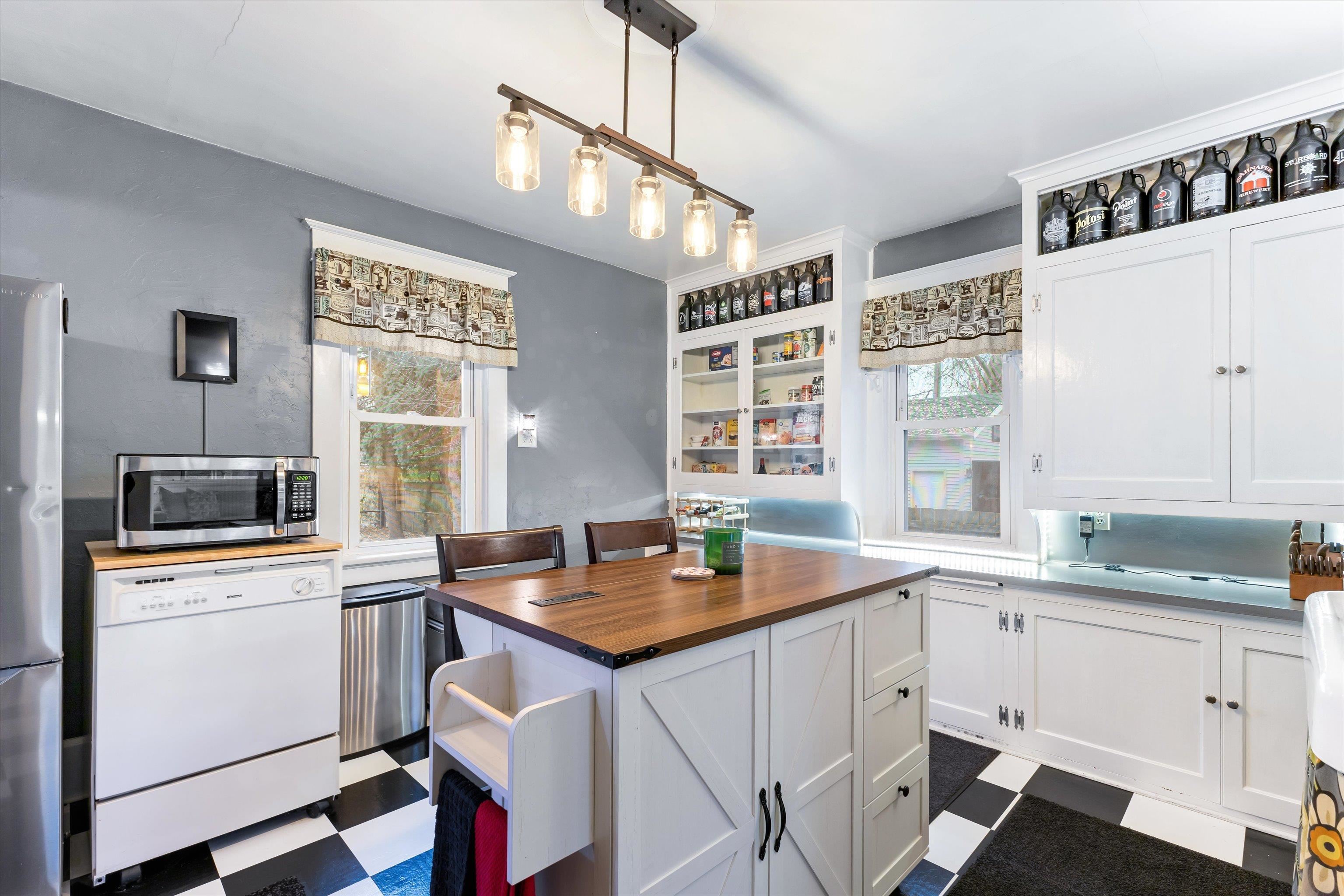 817 S OAKLAND Avenue