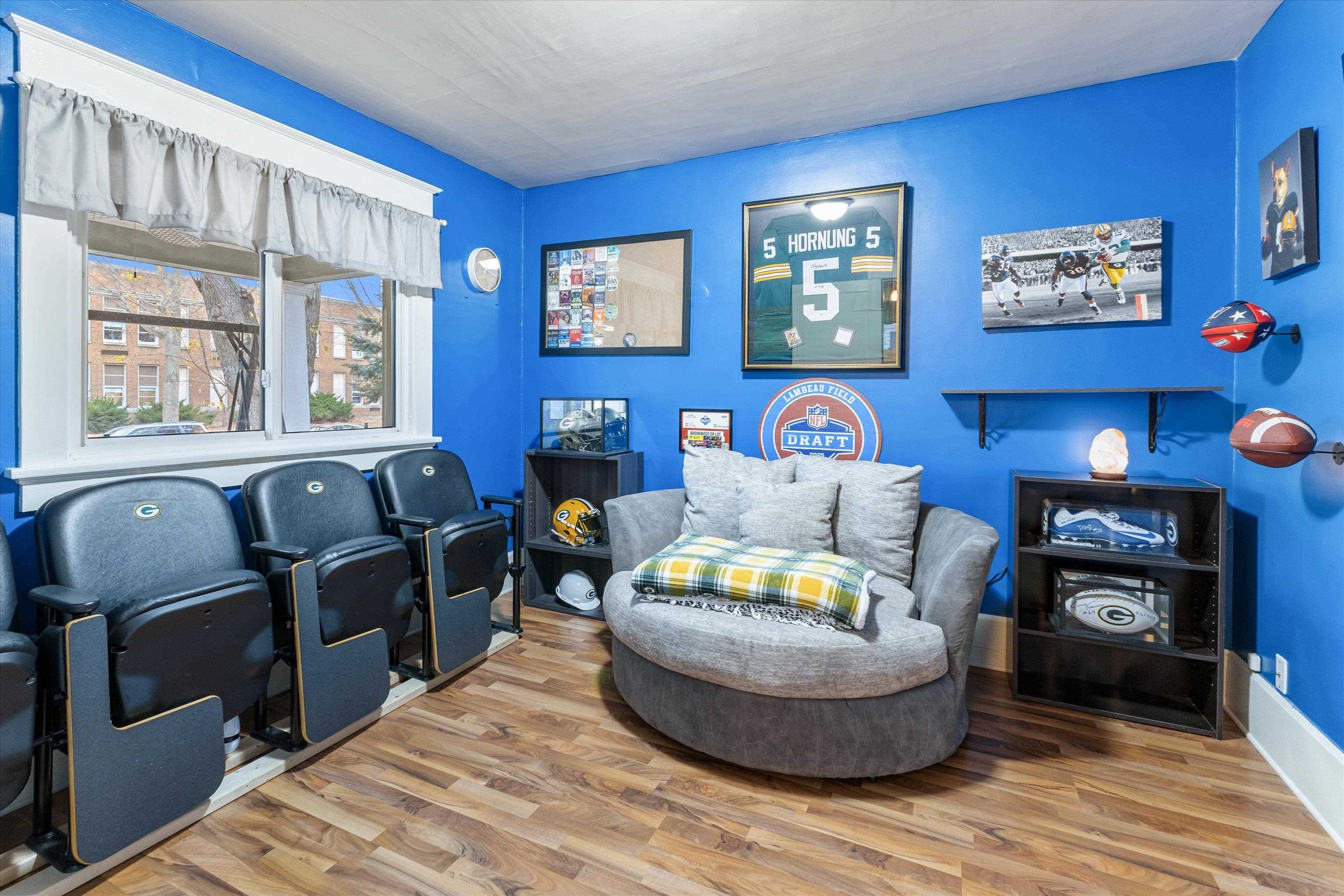 817 S OAKLAND Avenue