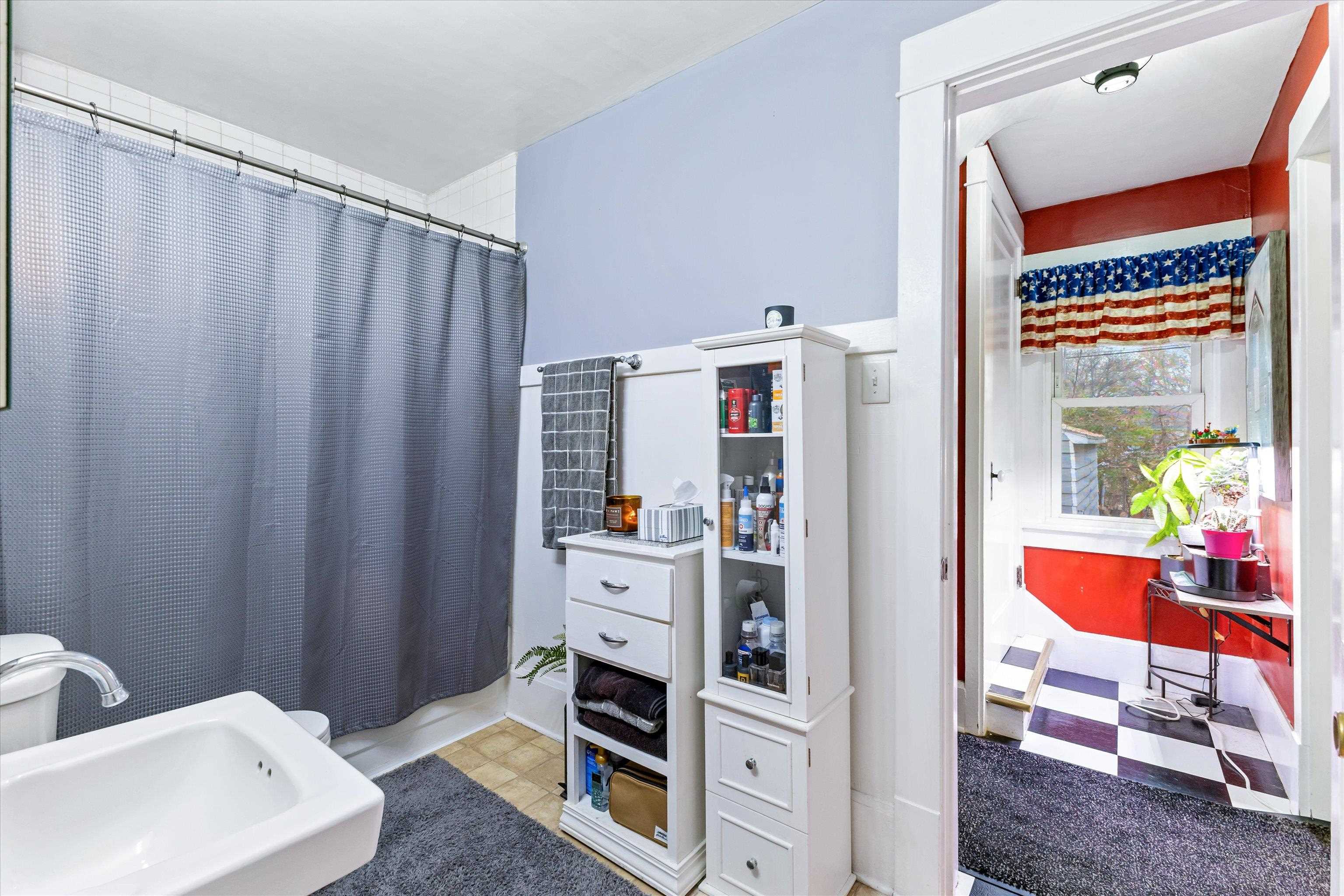 817 S OAKLAND Avenue