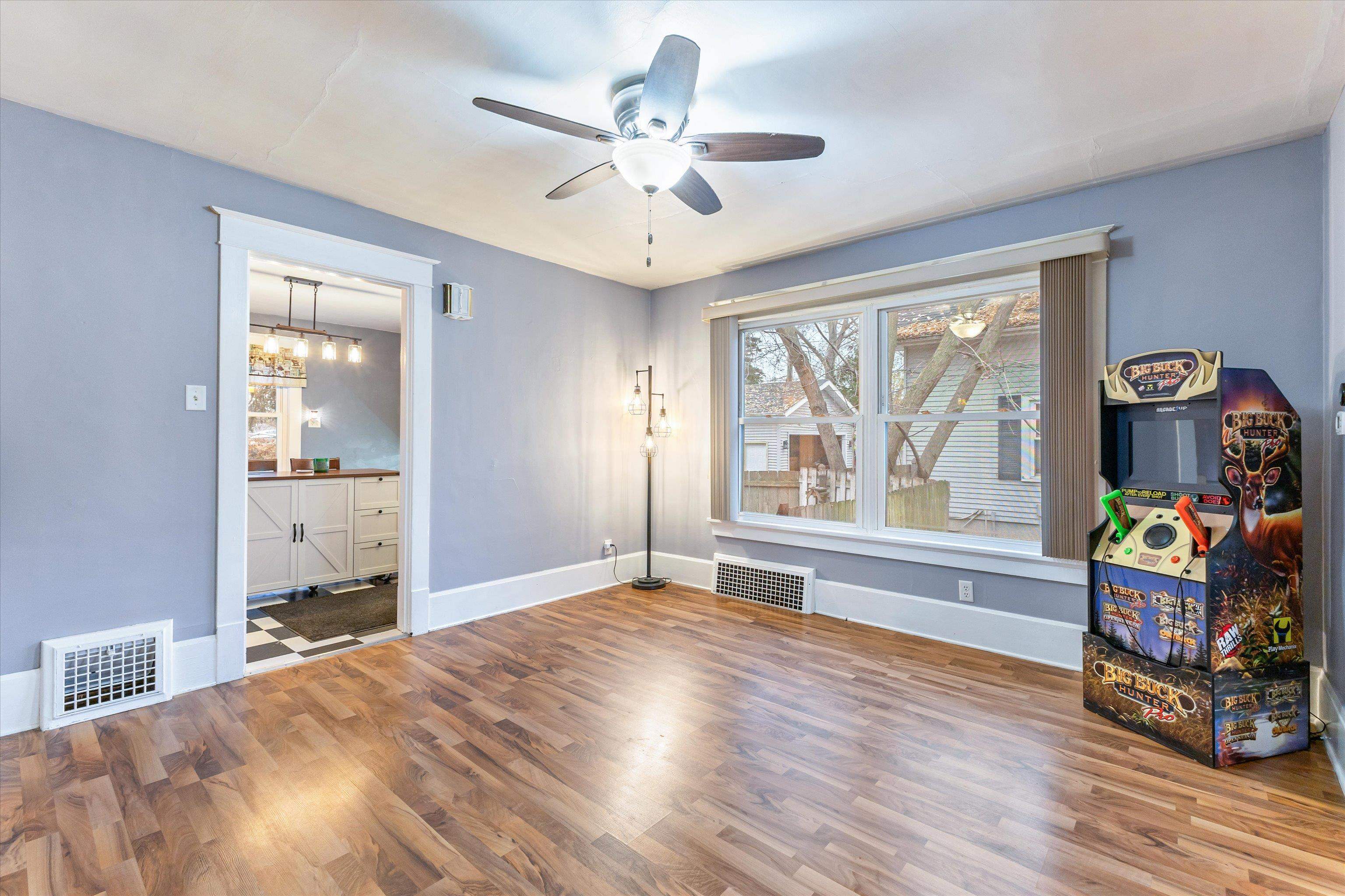 817 S OAKLAND Avenue