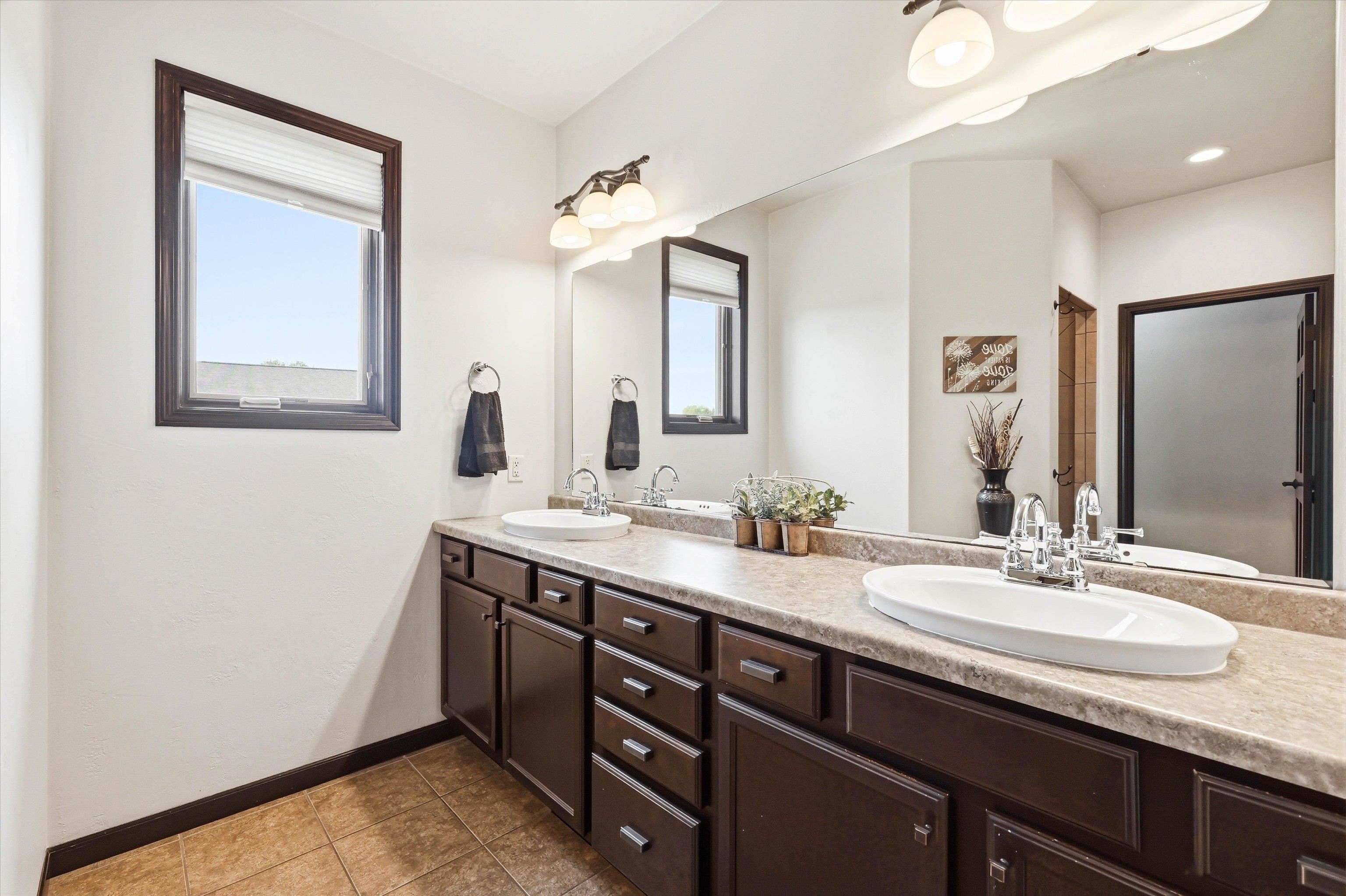 2145 W BONNIE Lane