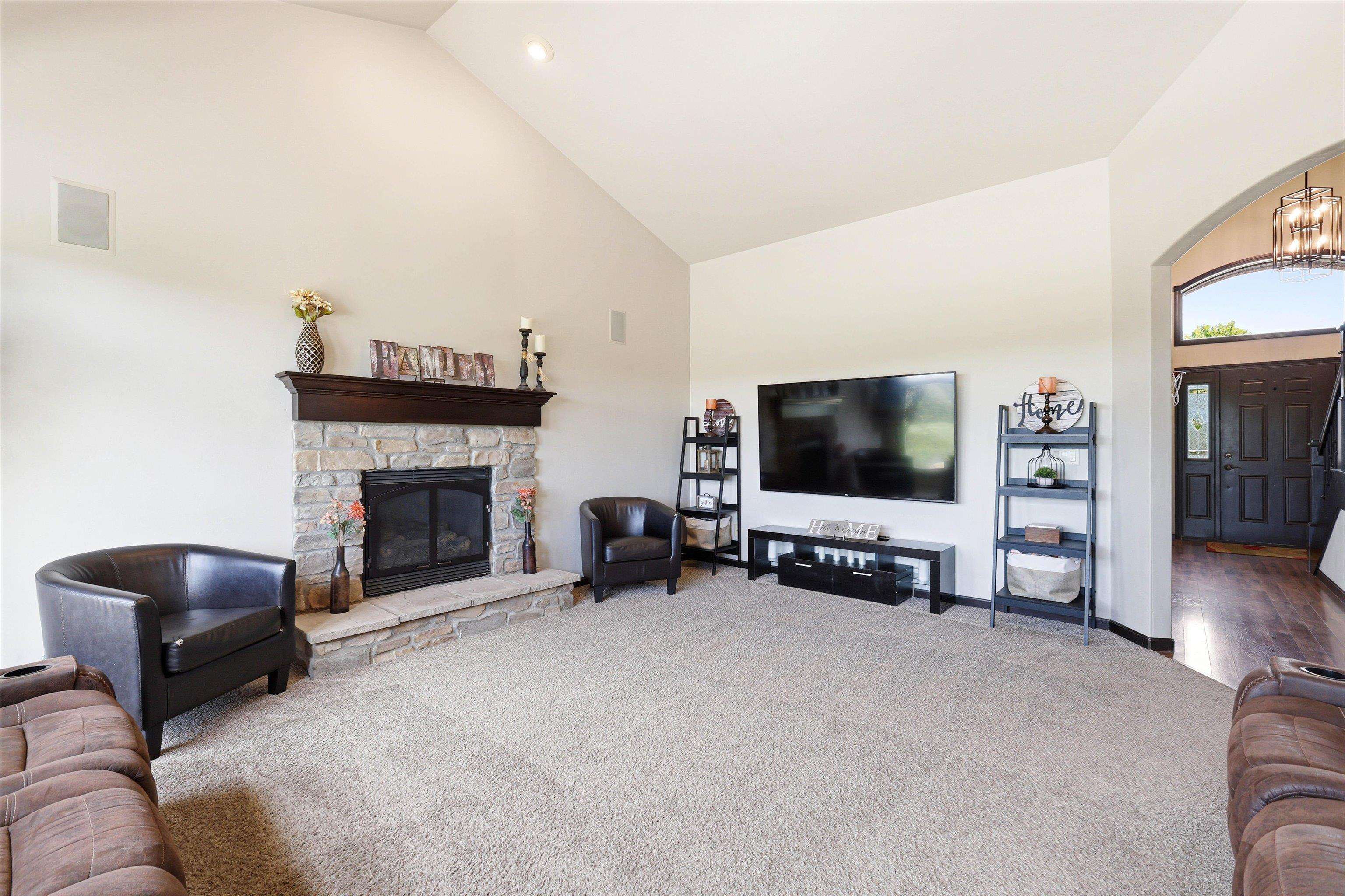 2145 W BONNIE Lane