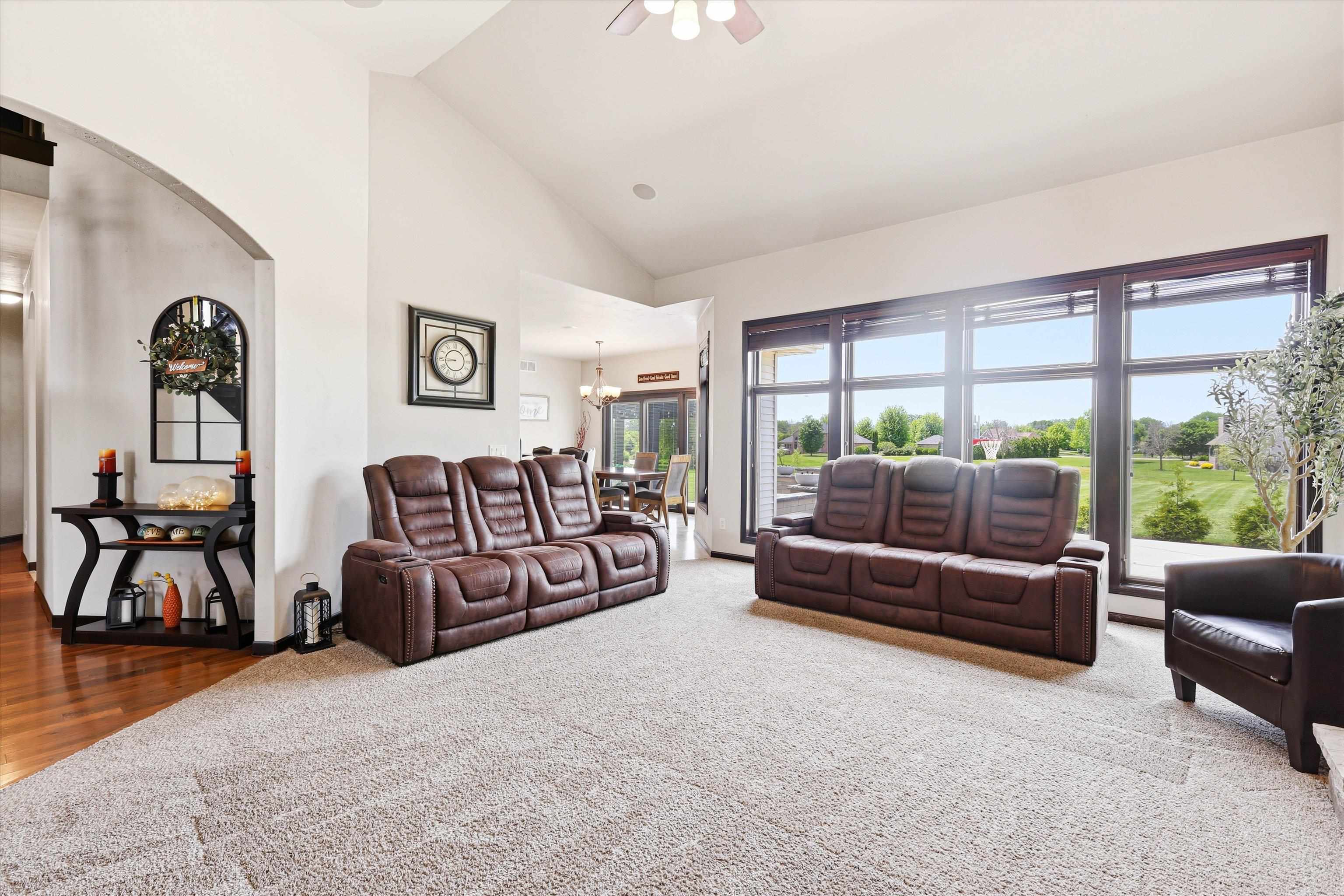 2145 W BONNIE Lane