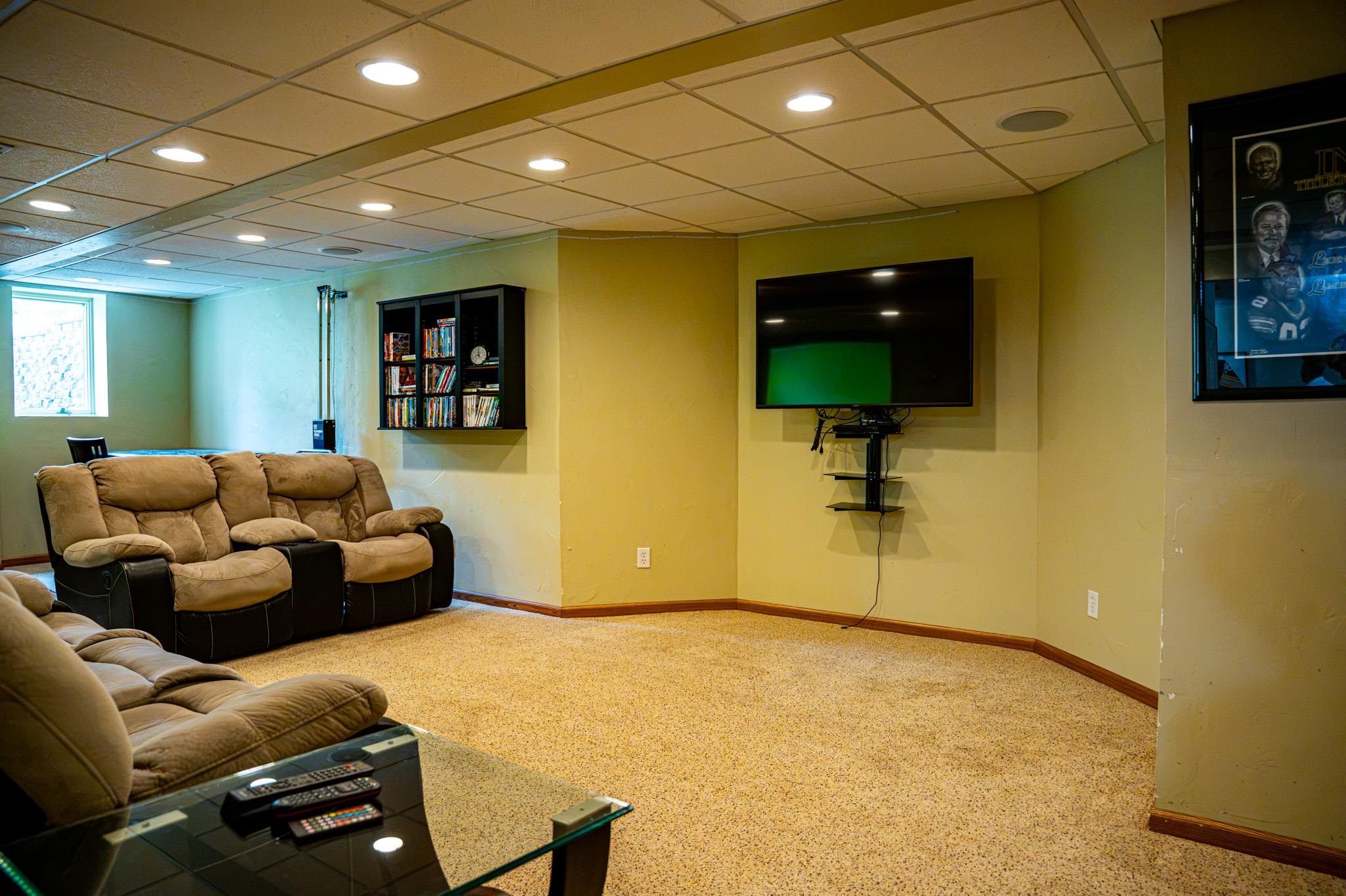 5062 MEADOWVIEW Lane